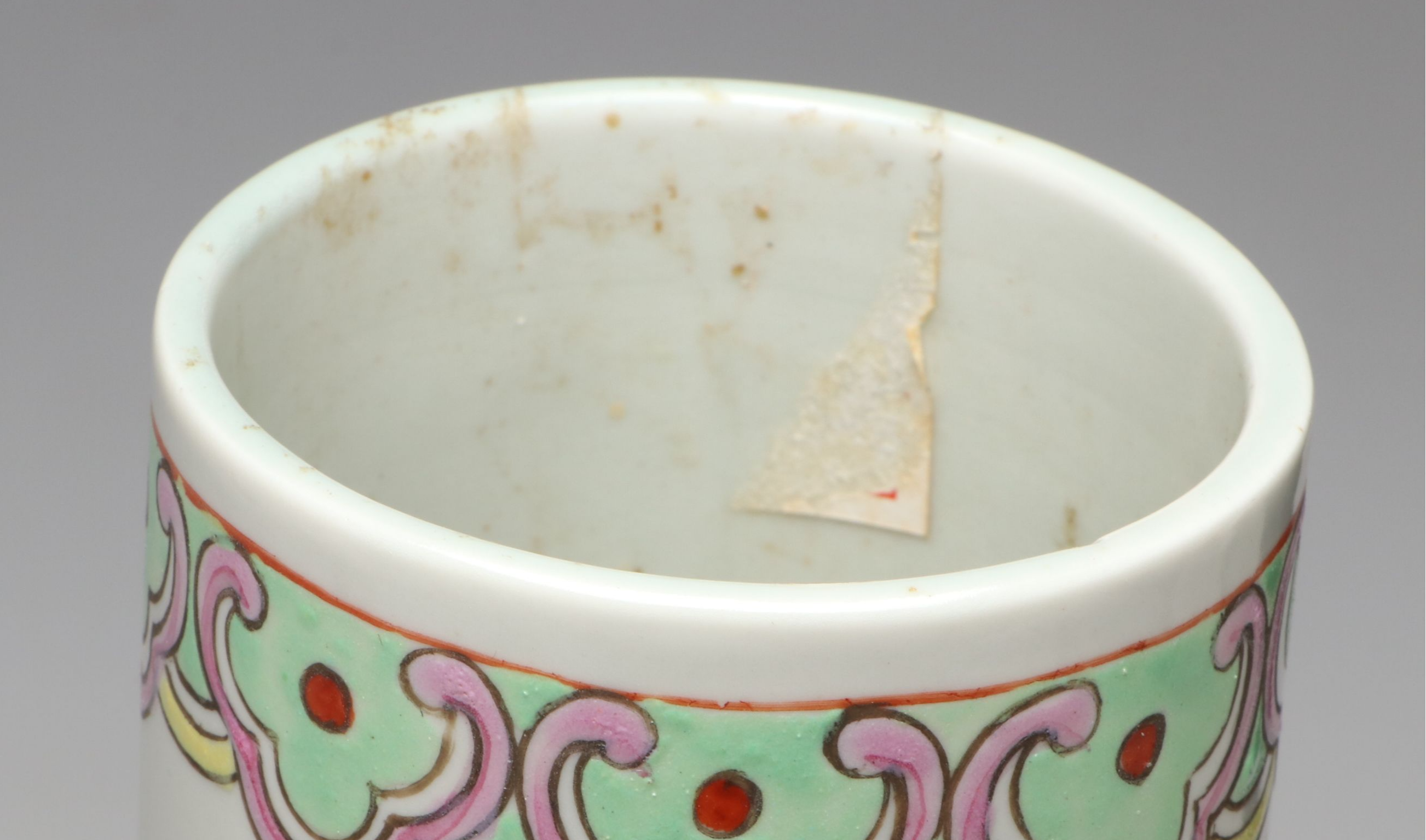 Chinese Famille Rose Enameled Porcelain Vase Depicting Birds, 20th Century