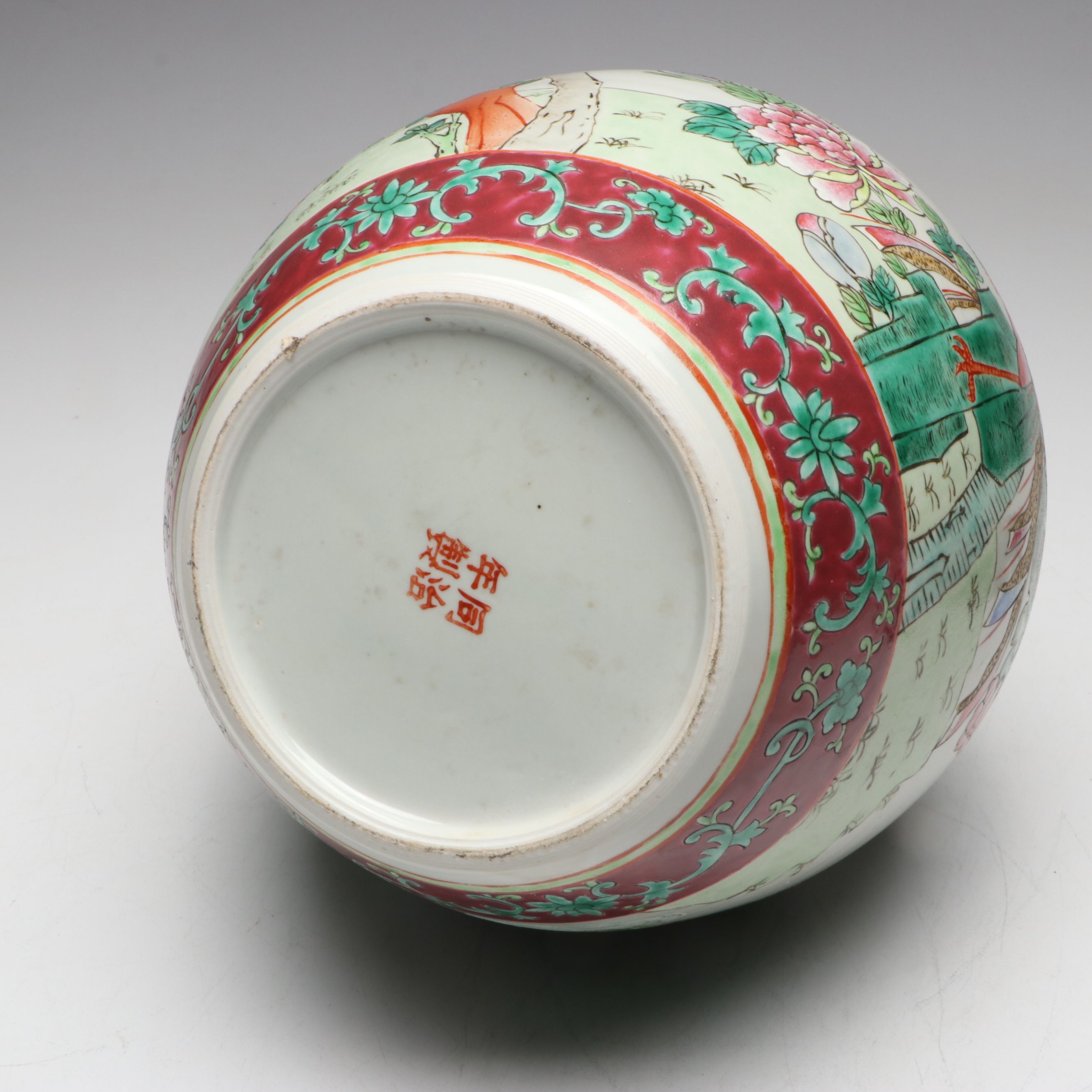 Chinese Famille Rose Enameled Porcelain Vase Depicting Birds, 20th Century