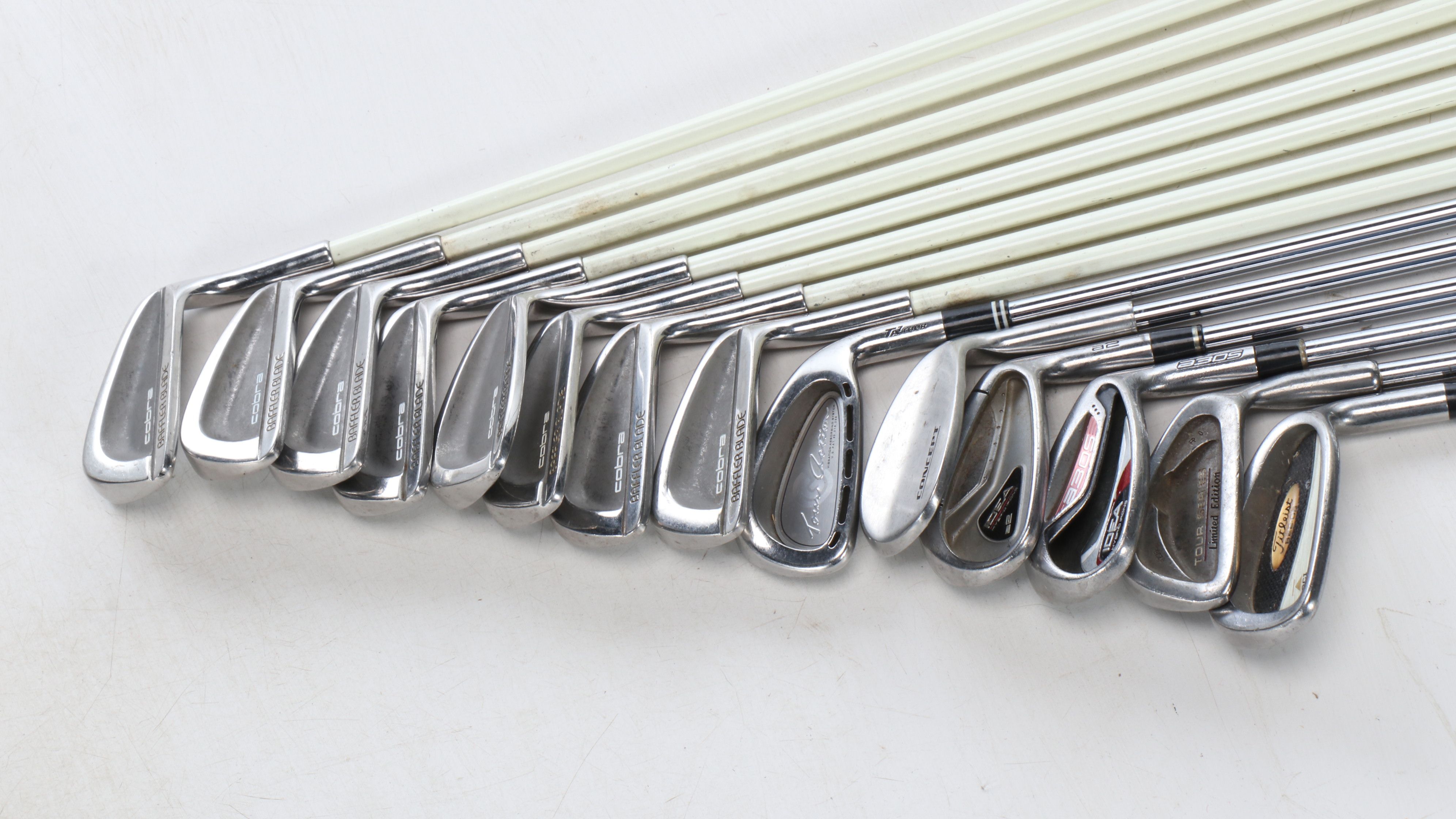 Slazenger Golf Bag with Right- Handed Golf Clubs and Foldable Cart