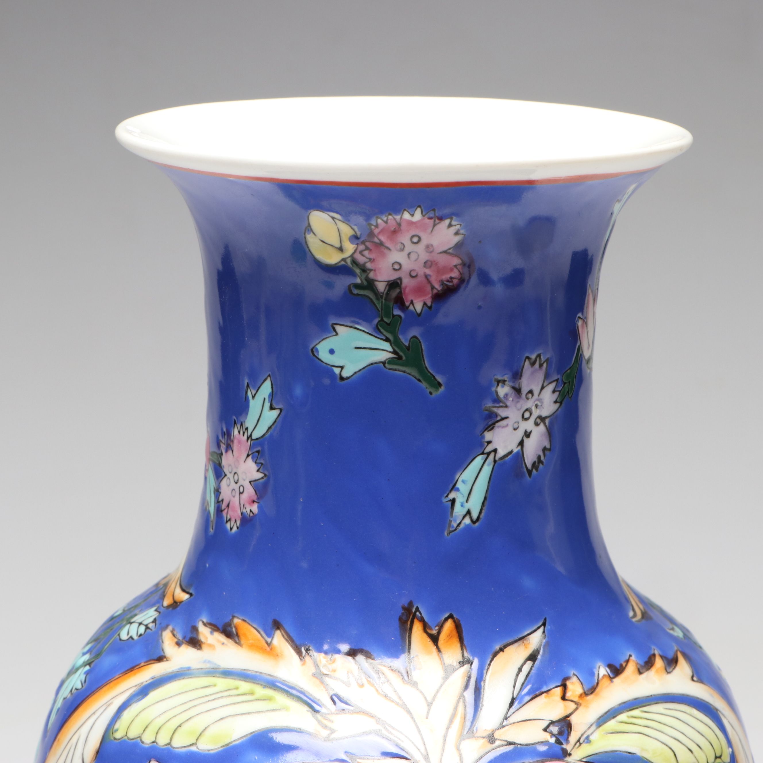 Chinese Enameled Vegetal Porcelain Vase with Footed Bowls, 20th Century