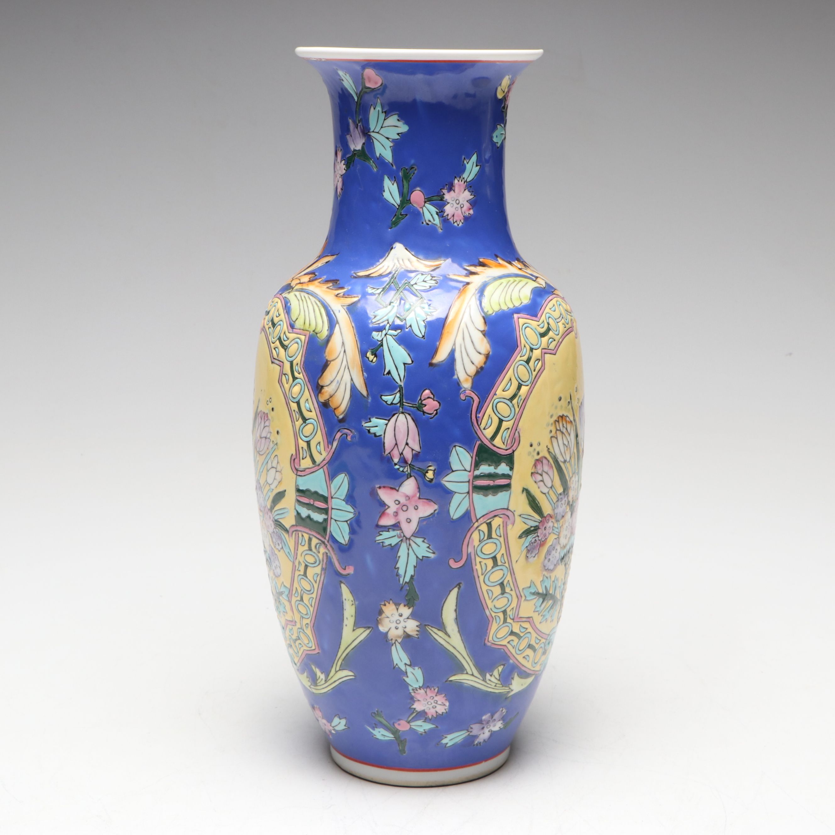 Chinese Enameled Vegetal Porcelain Vase with Footed Bowls, 20th Century
