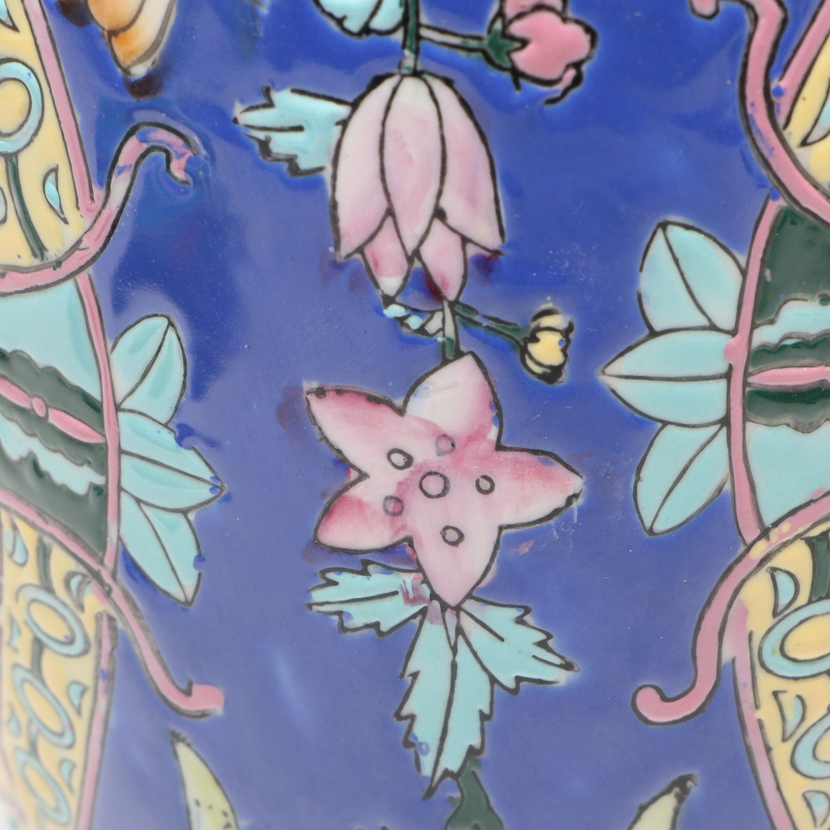 Chinese Enameled Vegetal Porcelain Vase with Footed Bowls, 20th Century