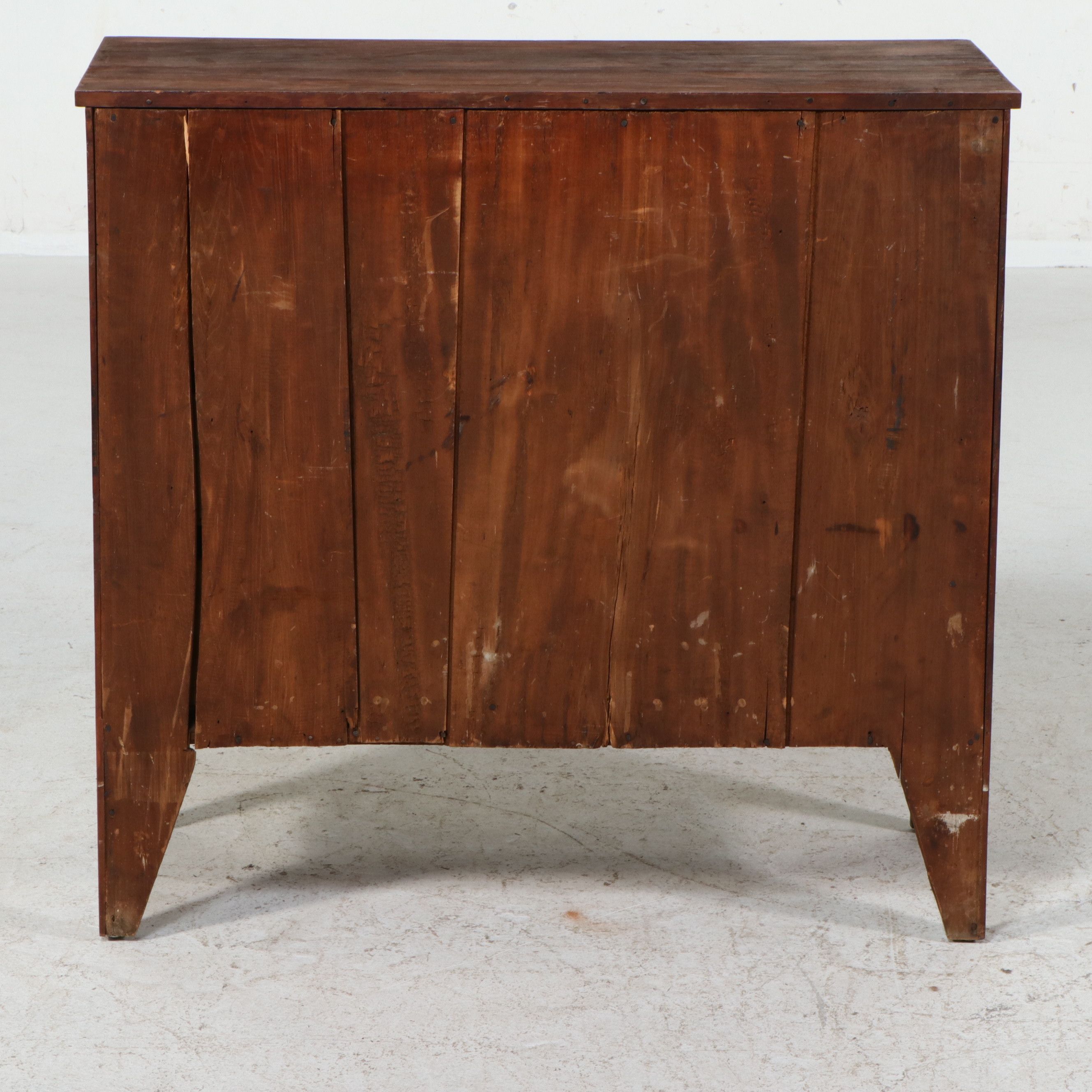 Southern Hepplewhite Style Cherry Wood Chest of Drawers, Early 19th Century