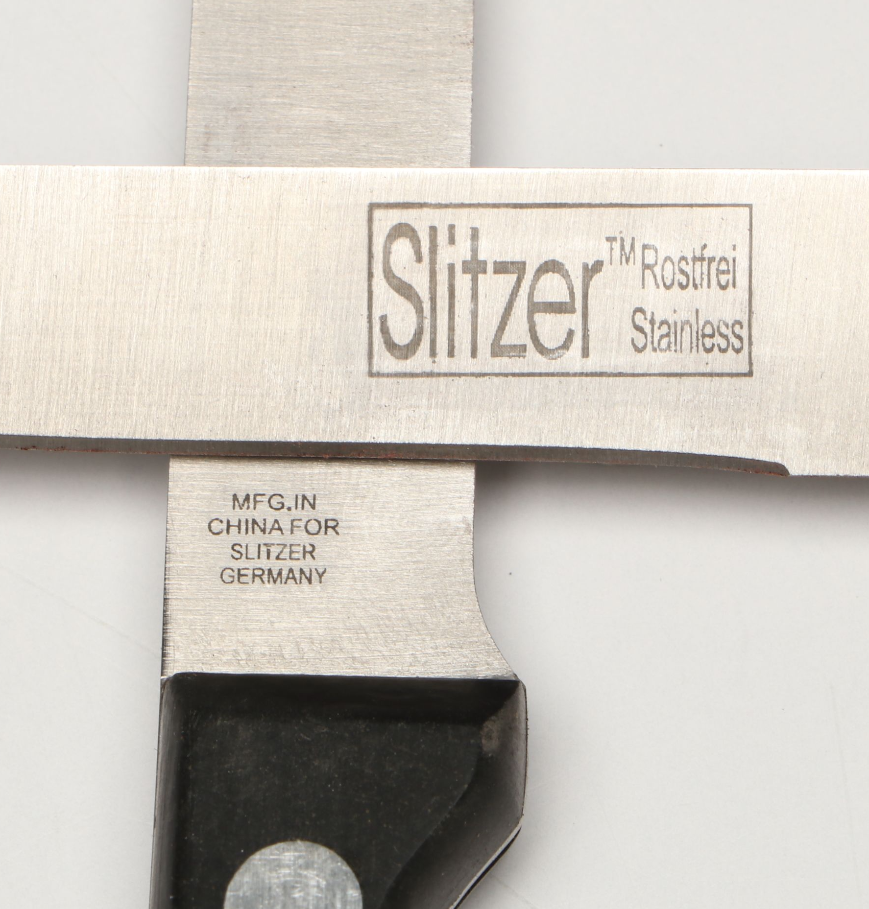 Cuisinart Griddle, Juicers and Electric Carving Knife with Slitzer Steak Knives