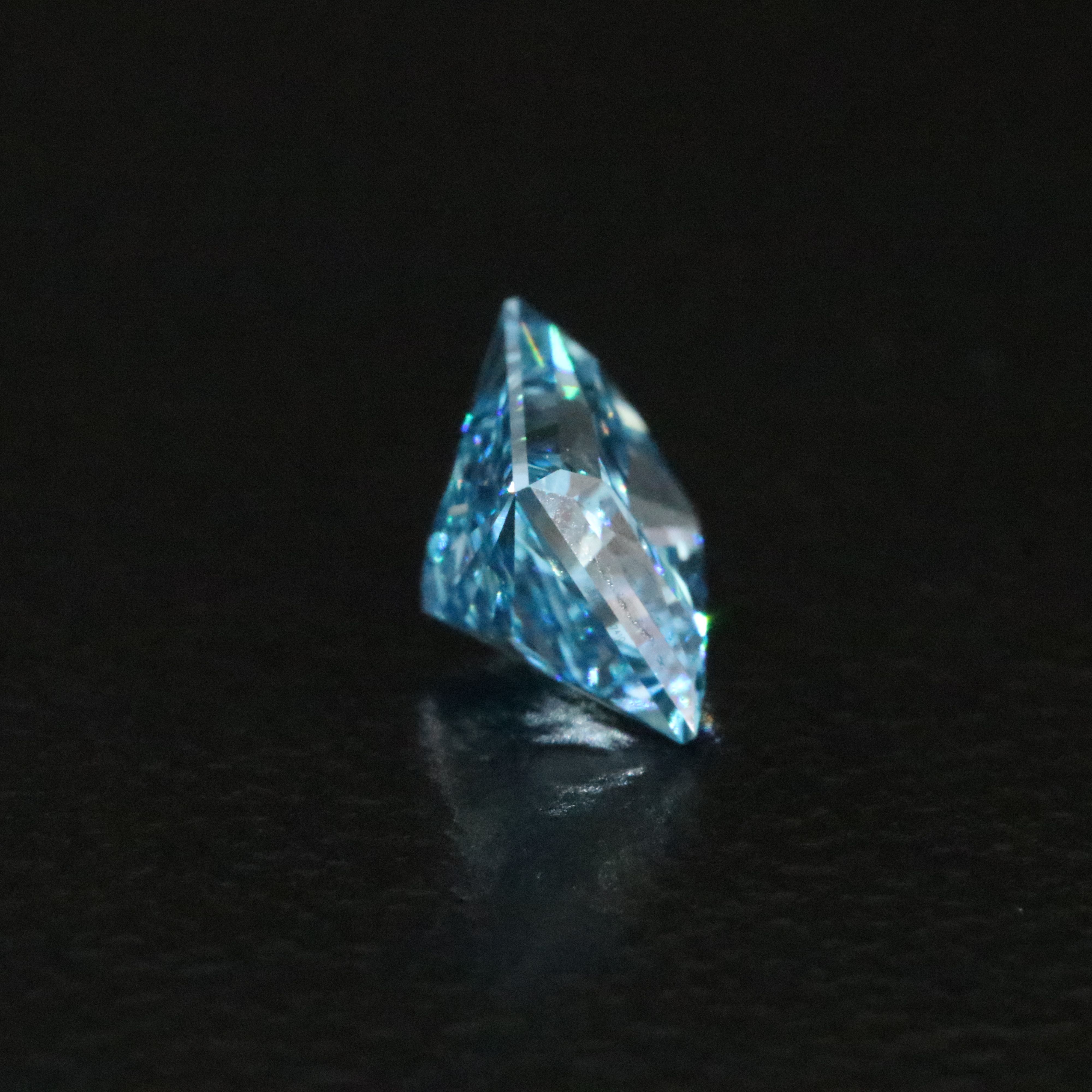Loose 0.72 CT Lab Grown Fancy Vivid Blue Diamond with IGI Report