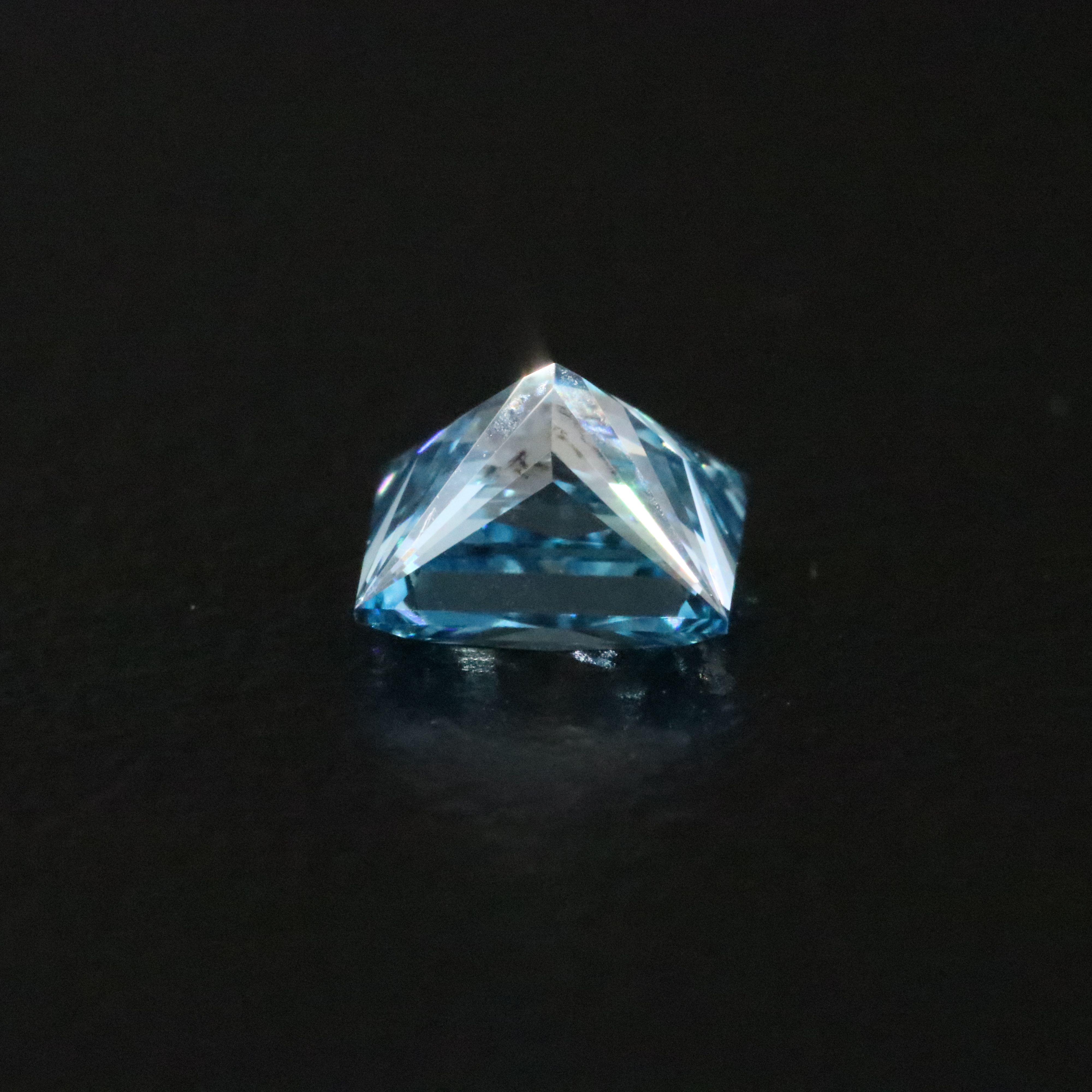 Loose 0.72 CT Lab Grown Fancy Vivid Blue Diamond with IGI Report