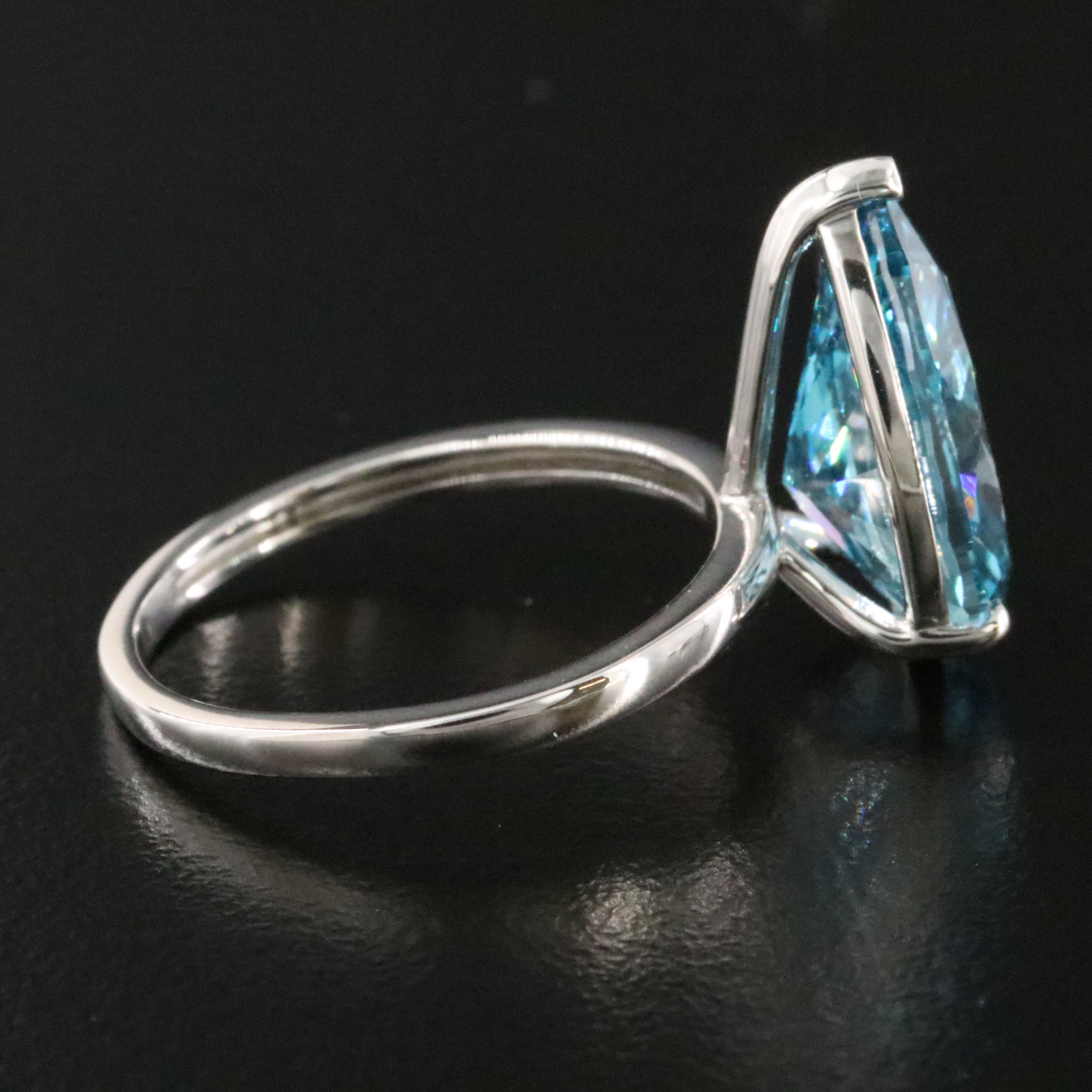 Platinum 5.10 CT Lab Grown Fancy Vivid Blue Diamond Ring with IGI Report