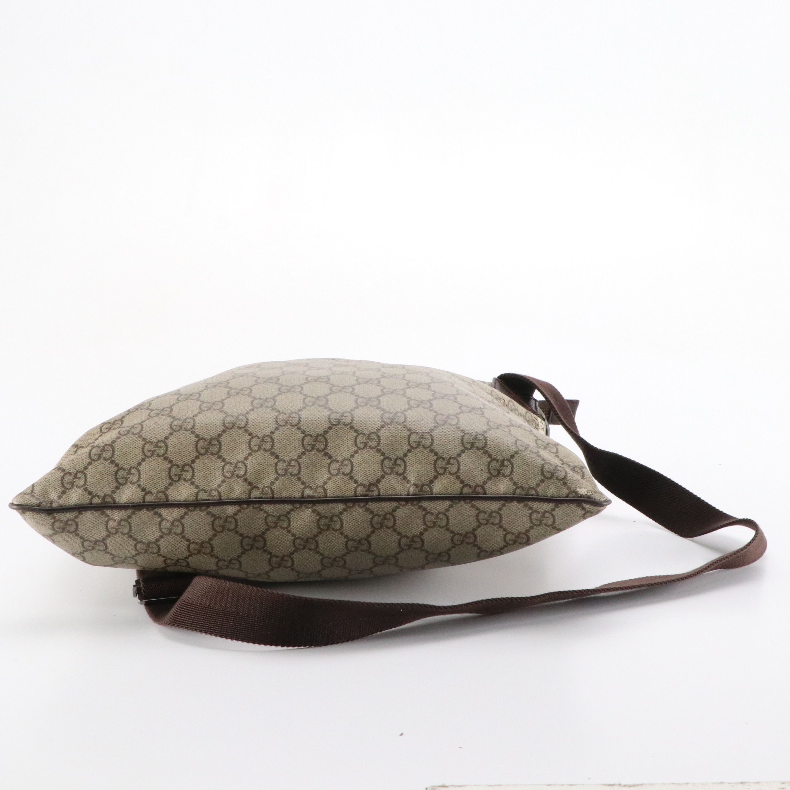 Gucci Zippered Messenger Bag in GG Supreme Canvas and Brown Leather Trim