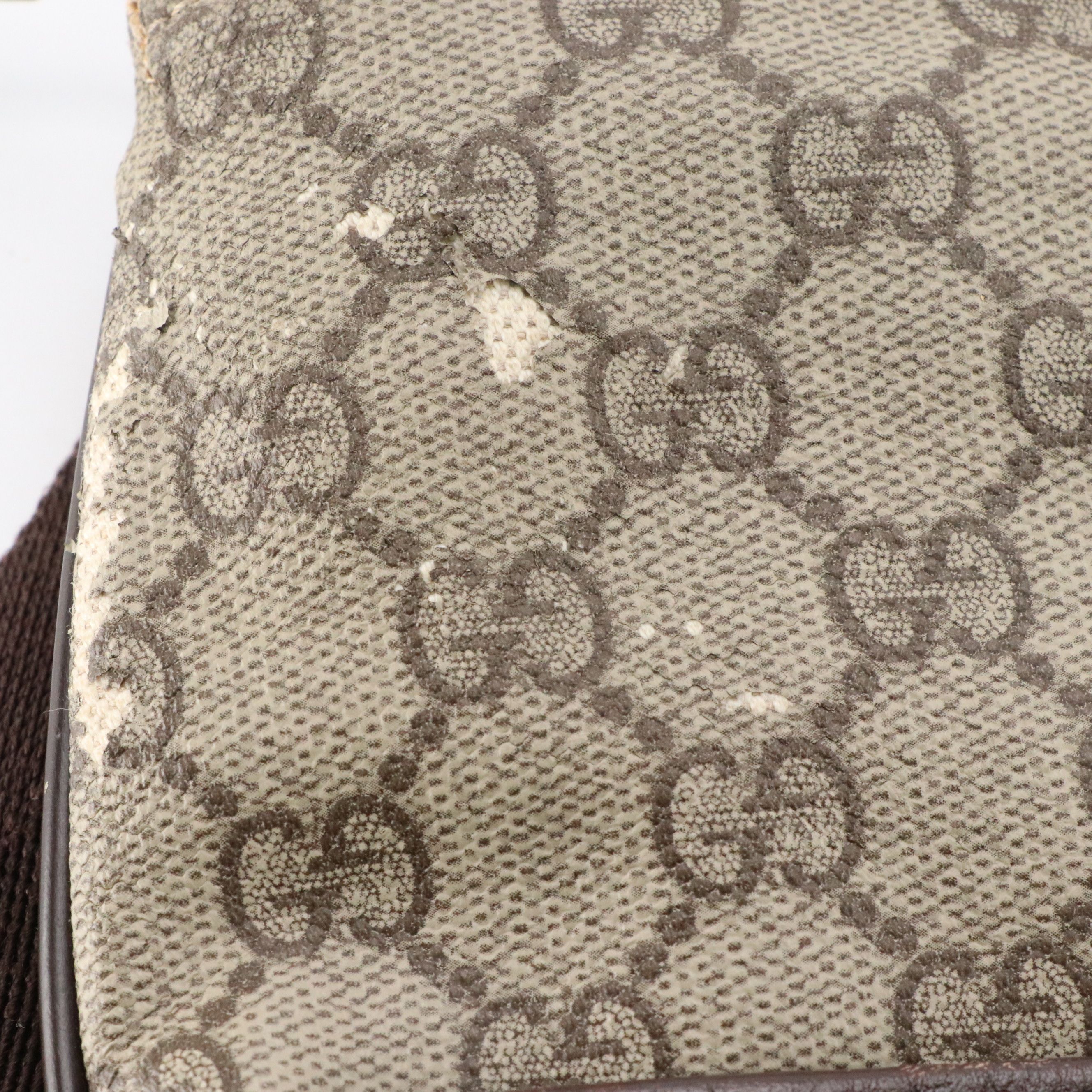 Gucci Zippered Messenger Bag in GG Supreme Canvas and Brown Leather Trim