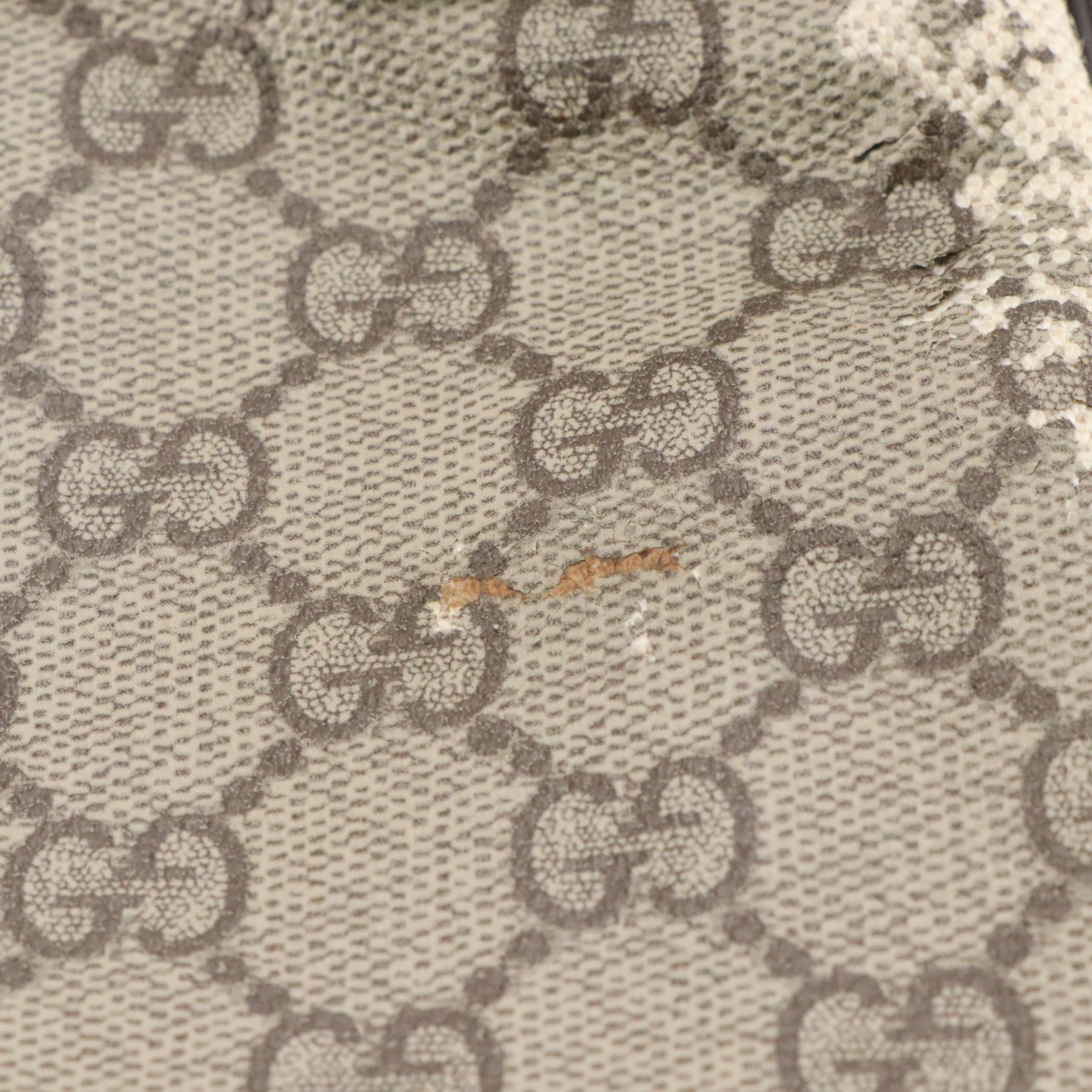 Gucci Zippered Messenger Bag in GG Supreme Canvas and Brown Leather Trim