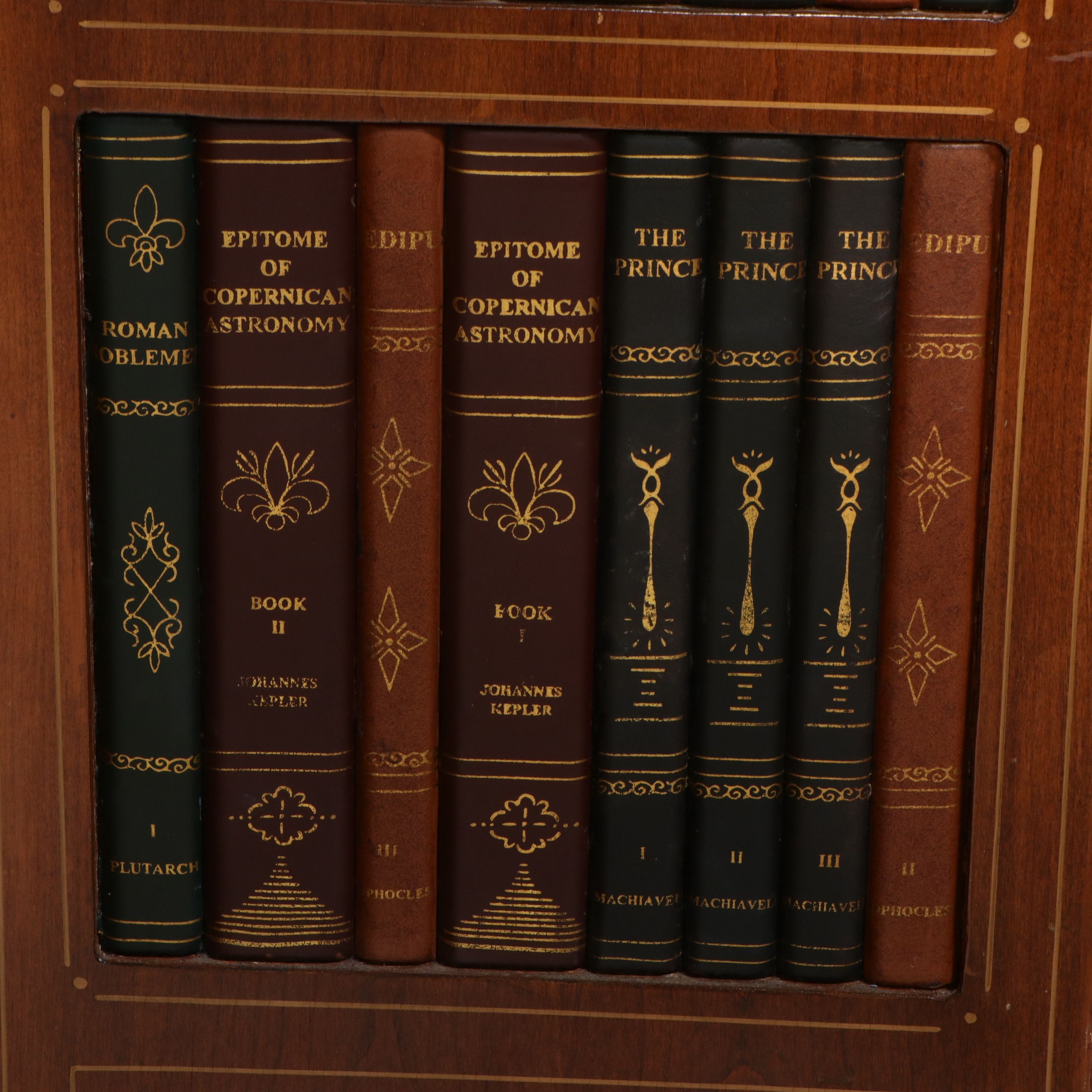 Maitland Smith Trompe l'Oeil Library Folding Screen, Late 20th Century