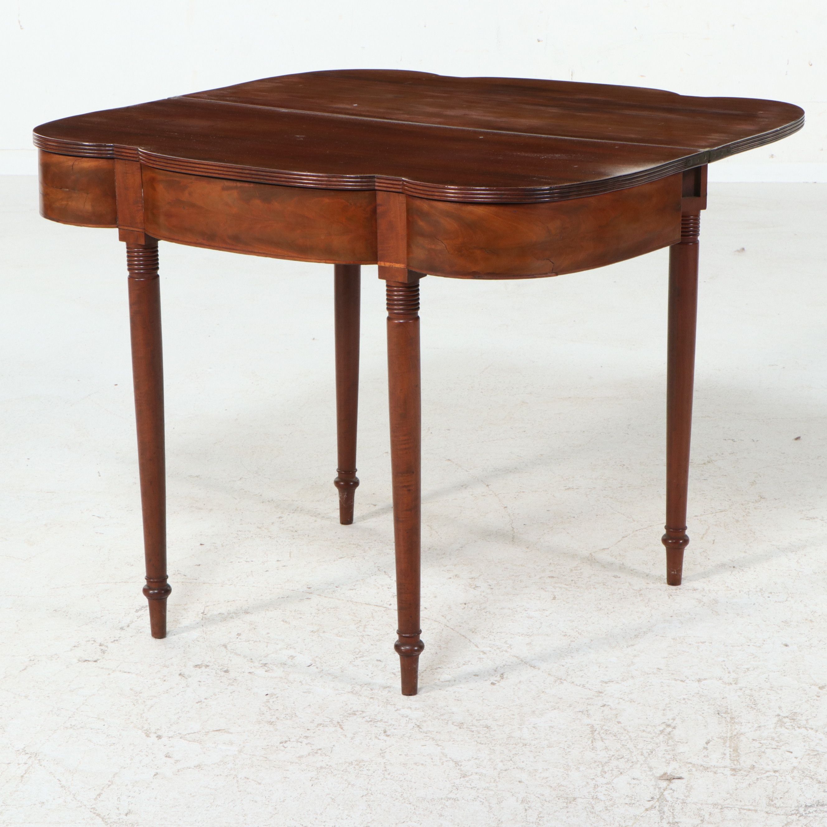 Federal Mahogany Cloverleaf Flip-Top Card Table, Early 19th Century