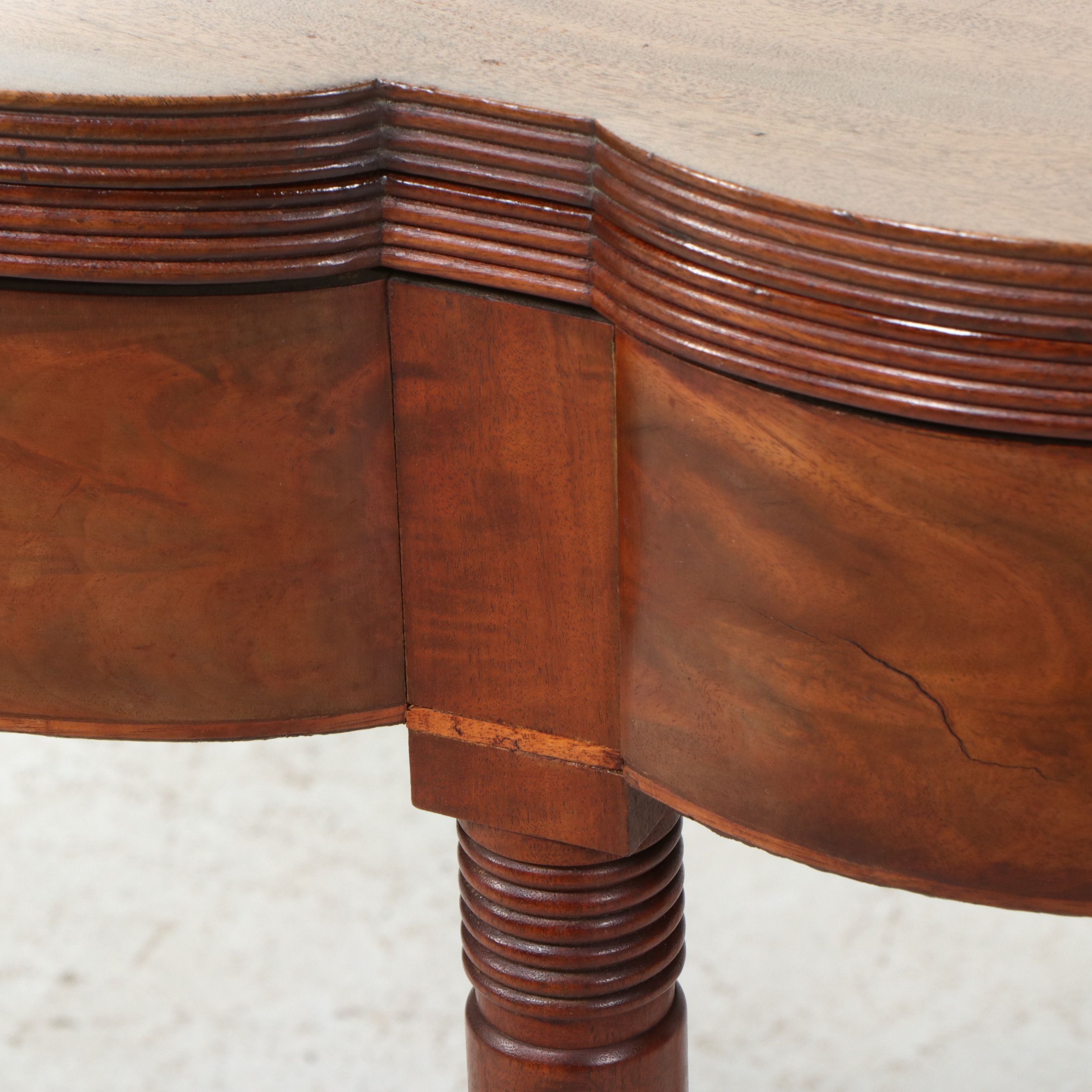 Federal Mahogany Cloverleaf Flip-Top Card Table, Early 19th Century