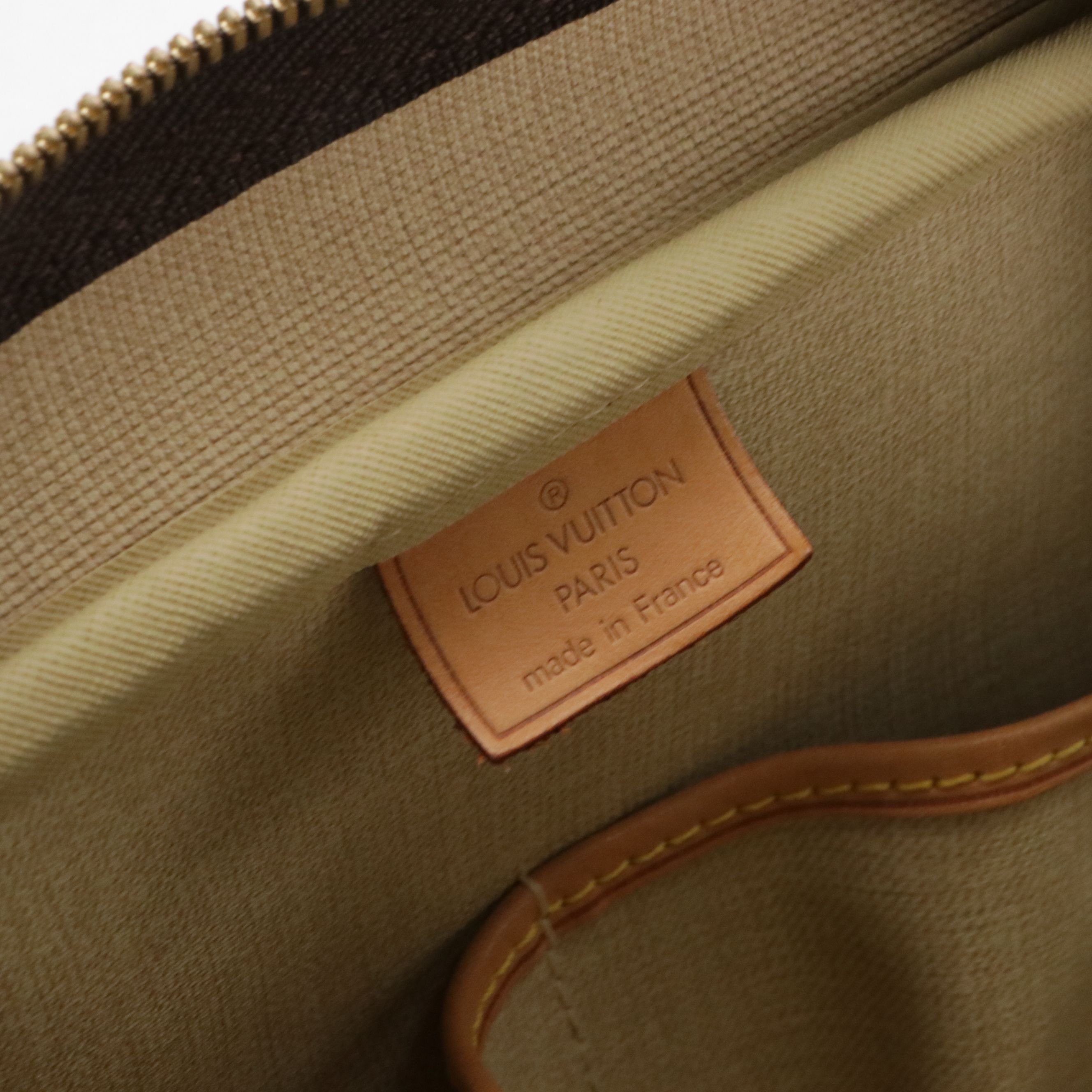 Louis Vuitton Deauville Handbag in Monogram Canvas and Vachetta Leather