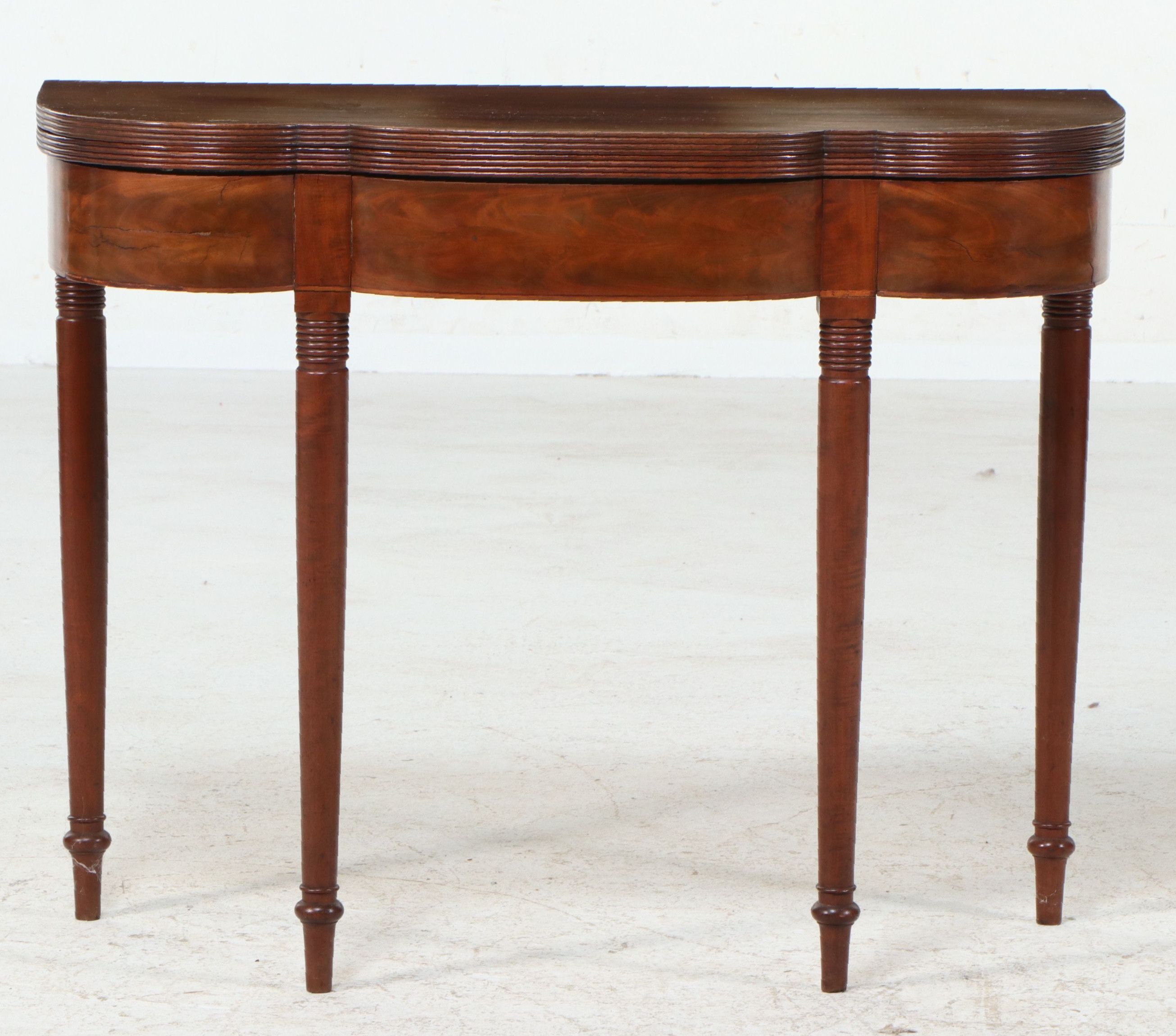 Federal Mahogany Cloverleaf Flip-Top Card Table, Early 19th Century
