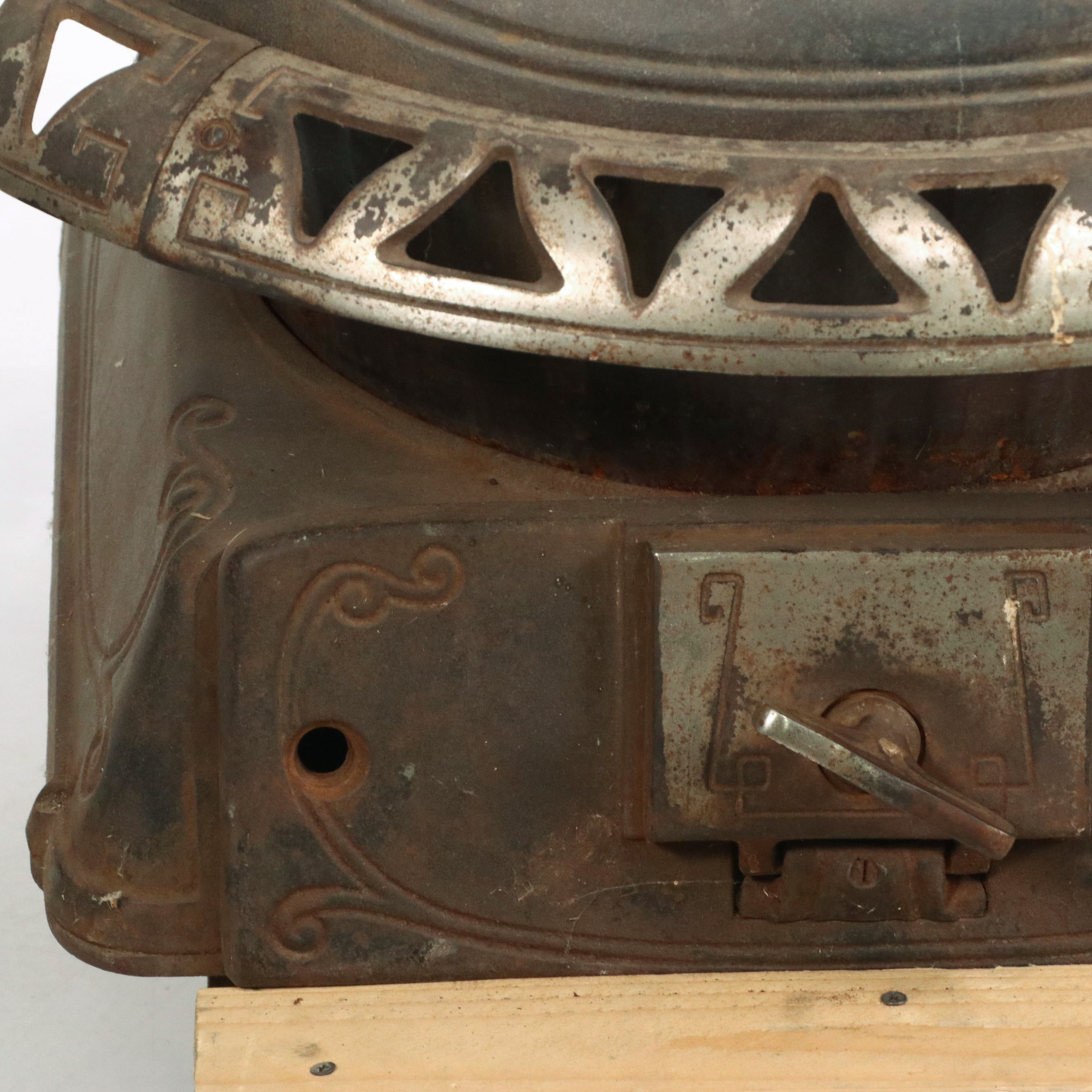 Indianapolis Stove Co. "Indian Oak 191" Cast Iron Parlor Stove