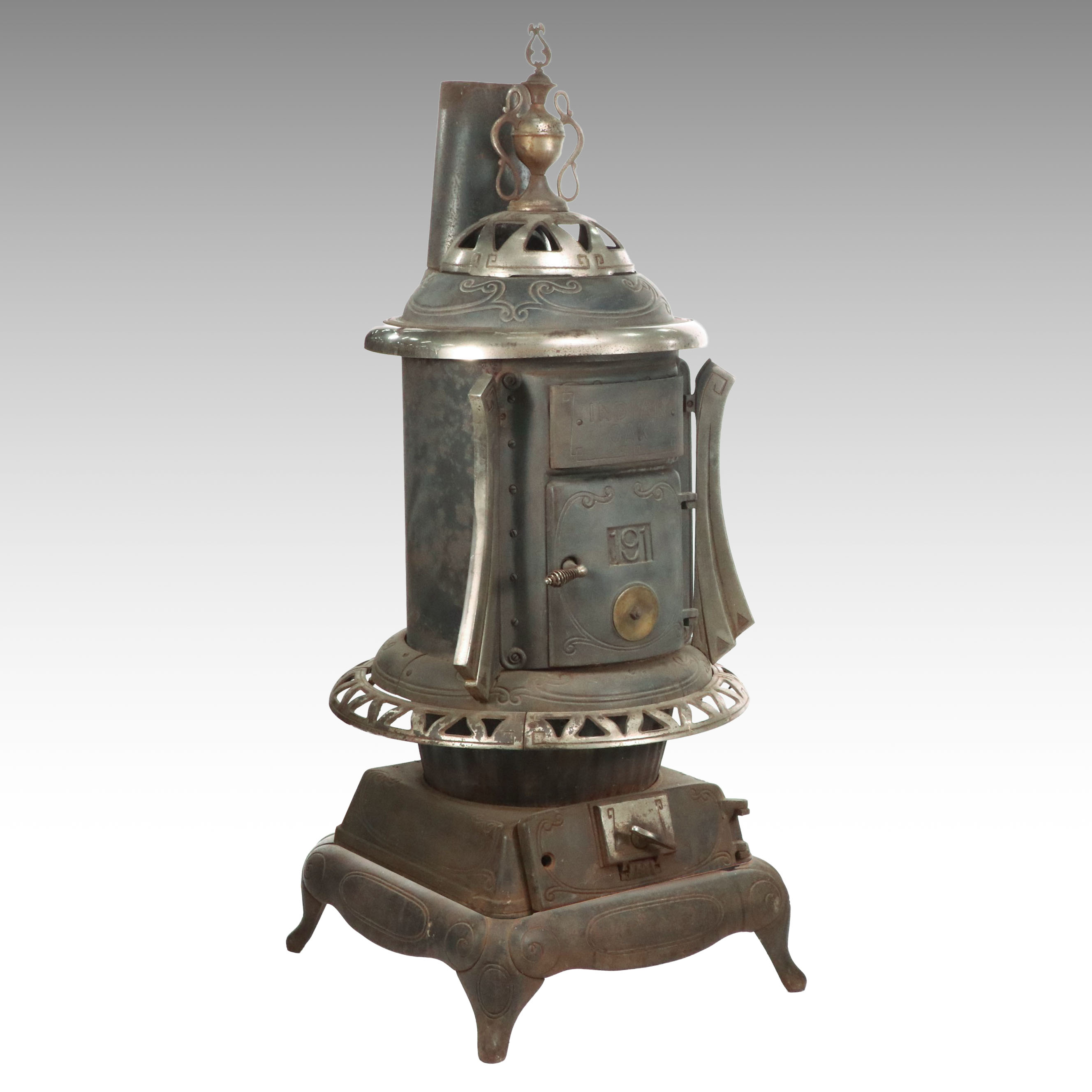 Indianapolis Stove Co. "Indian Oak 191" Cast Iron Parlor Stove
