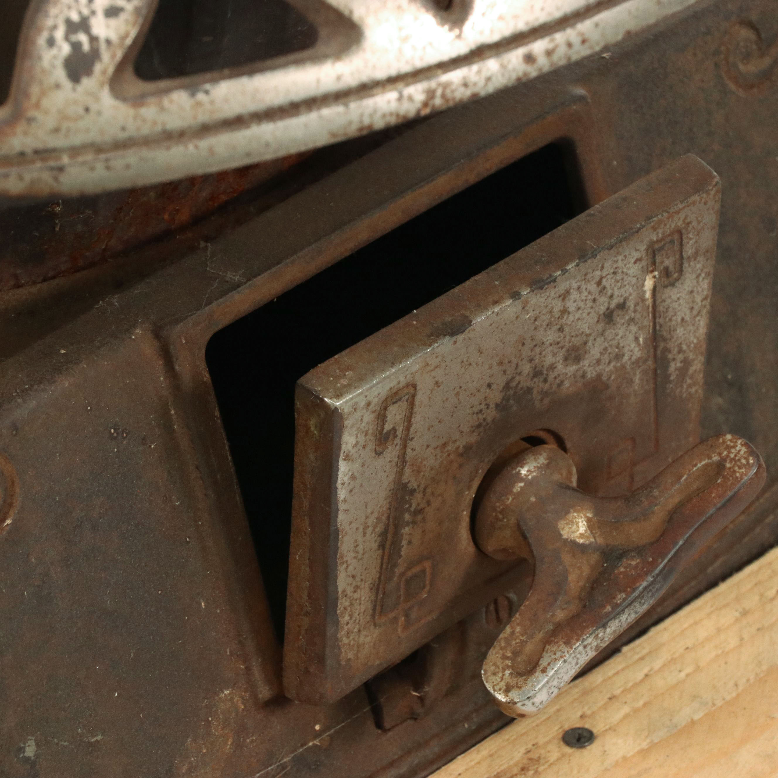 Indianapolis Stove Co. "Indian Oak 191" Cast Iron Parlor Stove