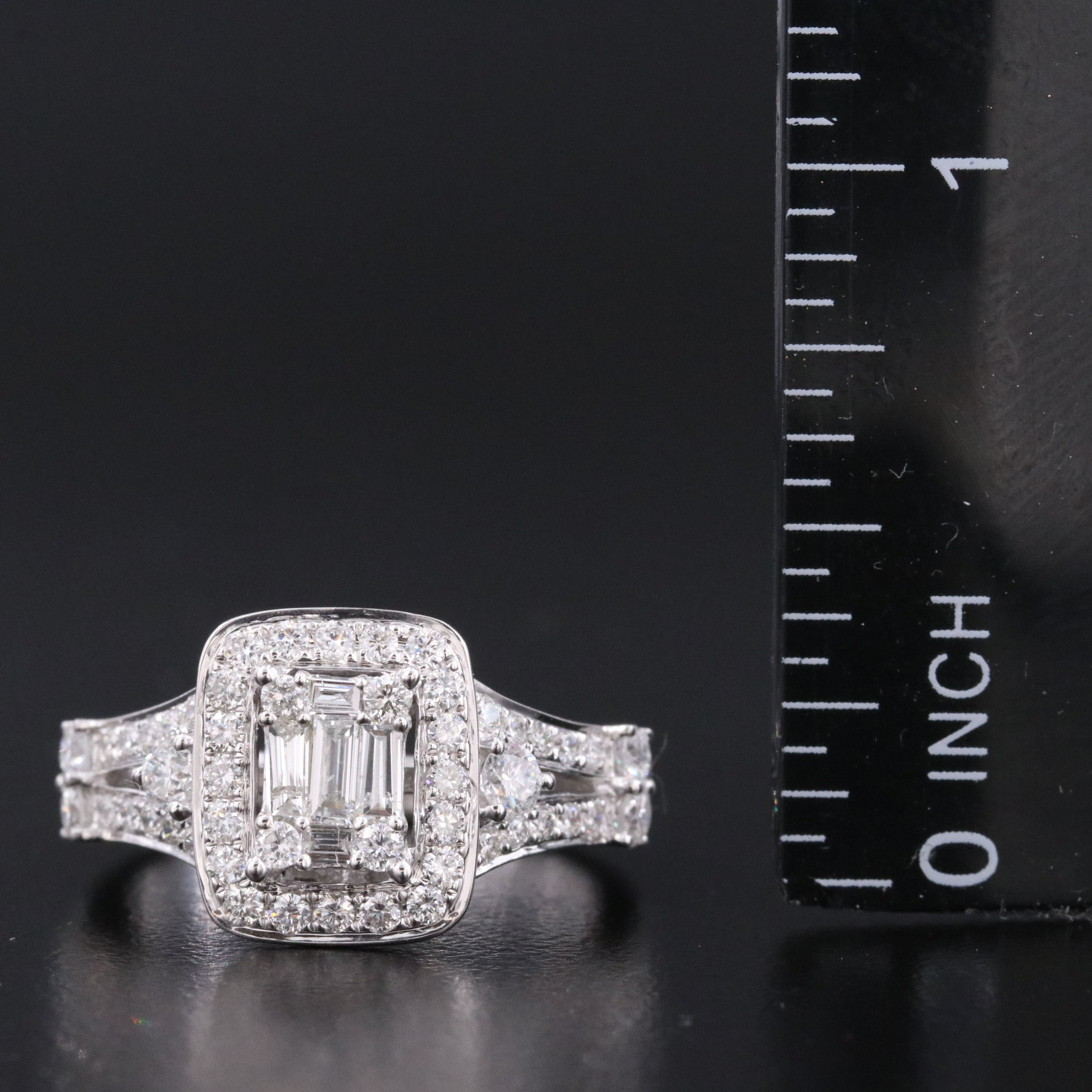 14K 1.00 CTW Diamond with Mosaic Center Ring