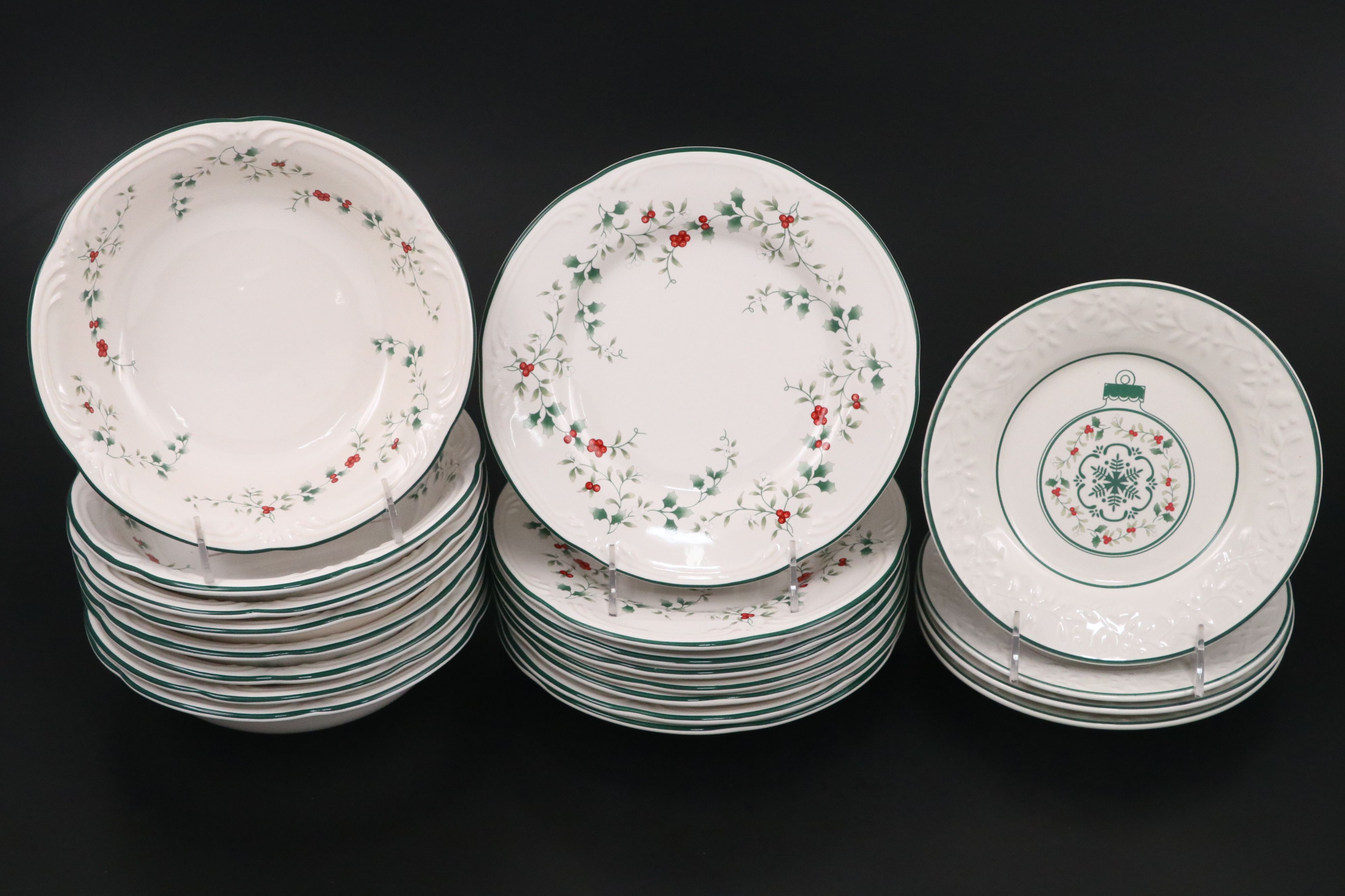 Pfaltzgraff "Winterberry" Ceramic Seasonal Dinnerware and Table Accessories