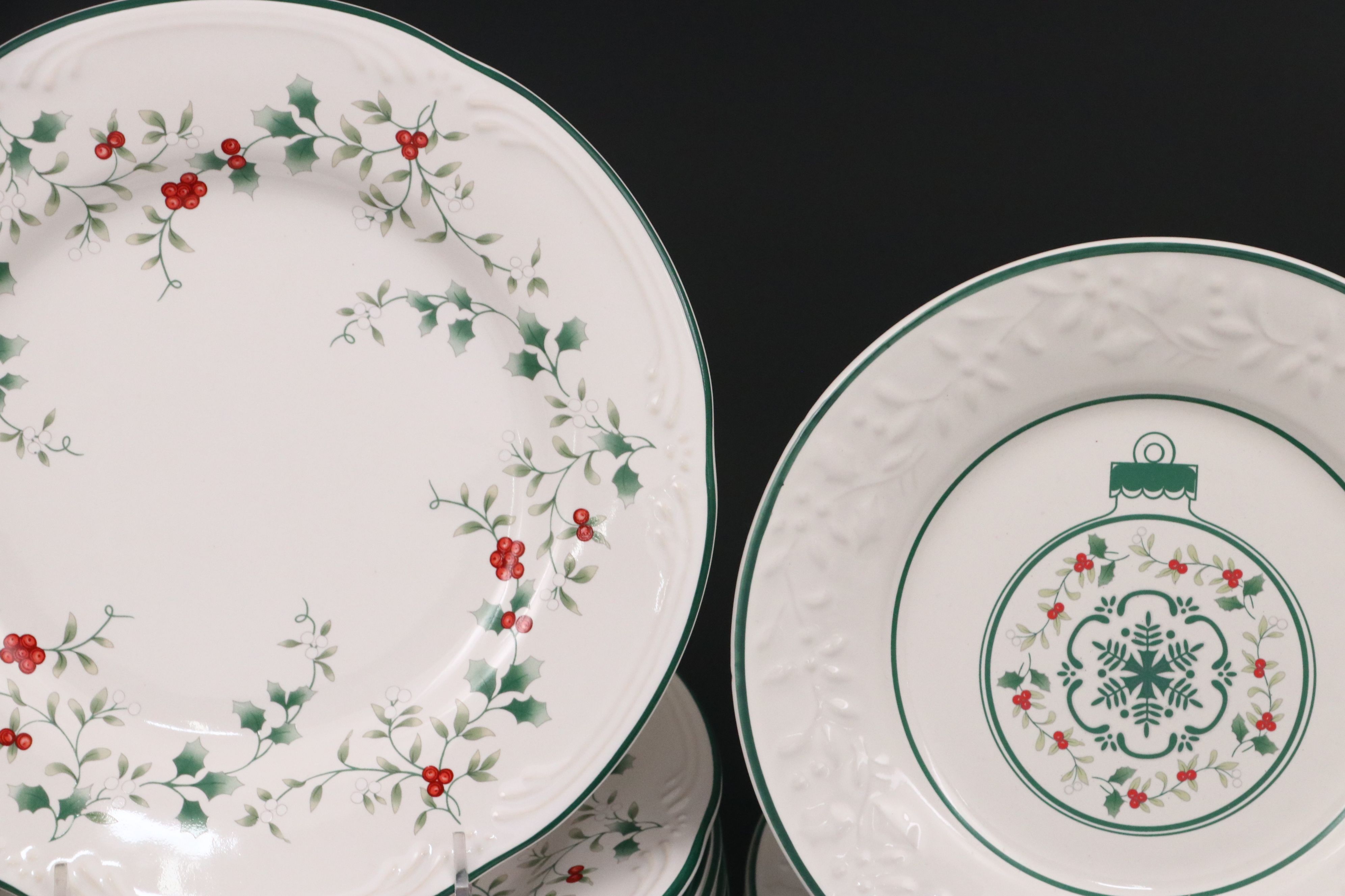 Pfaltzgraff "Winterberry" Ceramic Seasonal Dinnerware and Table Accessories