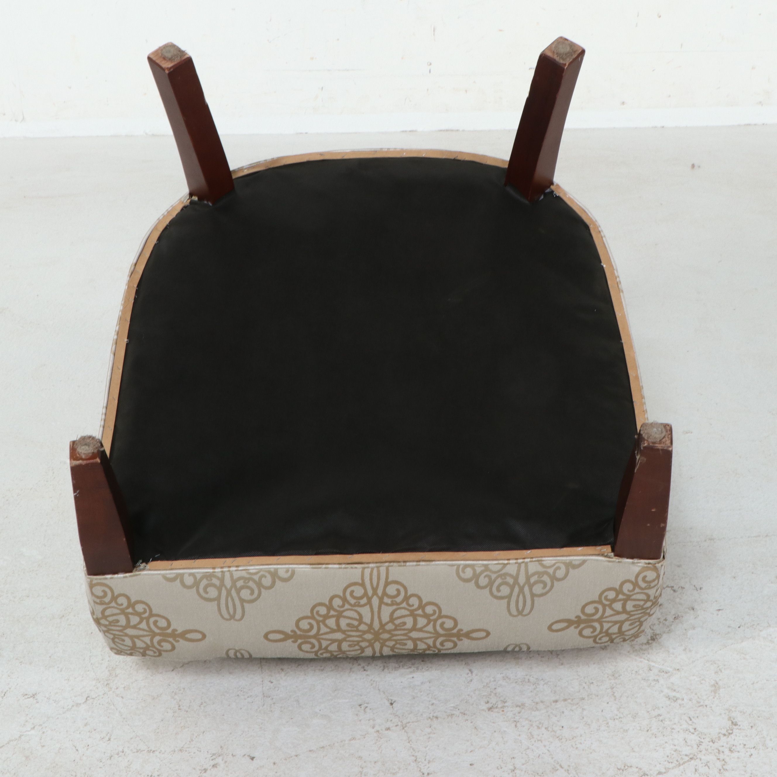 Contemporary Tufted Armchair in Damask Upholstery