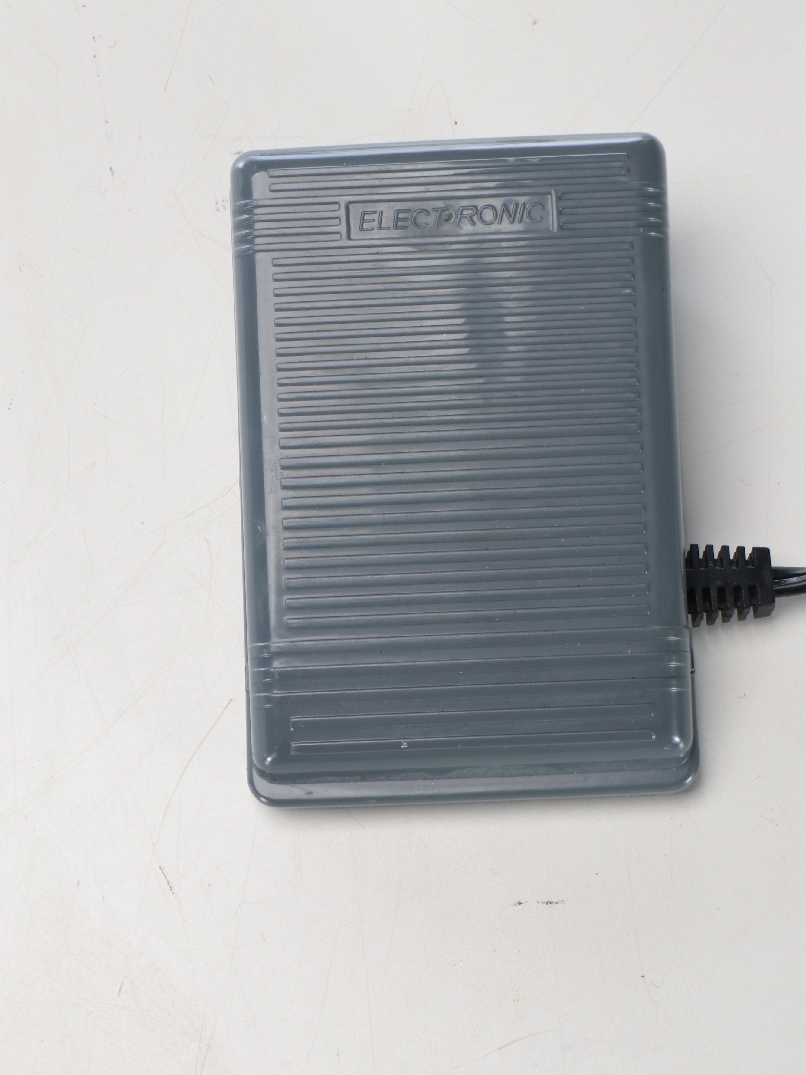 Singer "Tradition" Sewing Machine with Rolling Carrier, Mat, Scissors and More