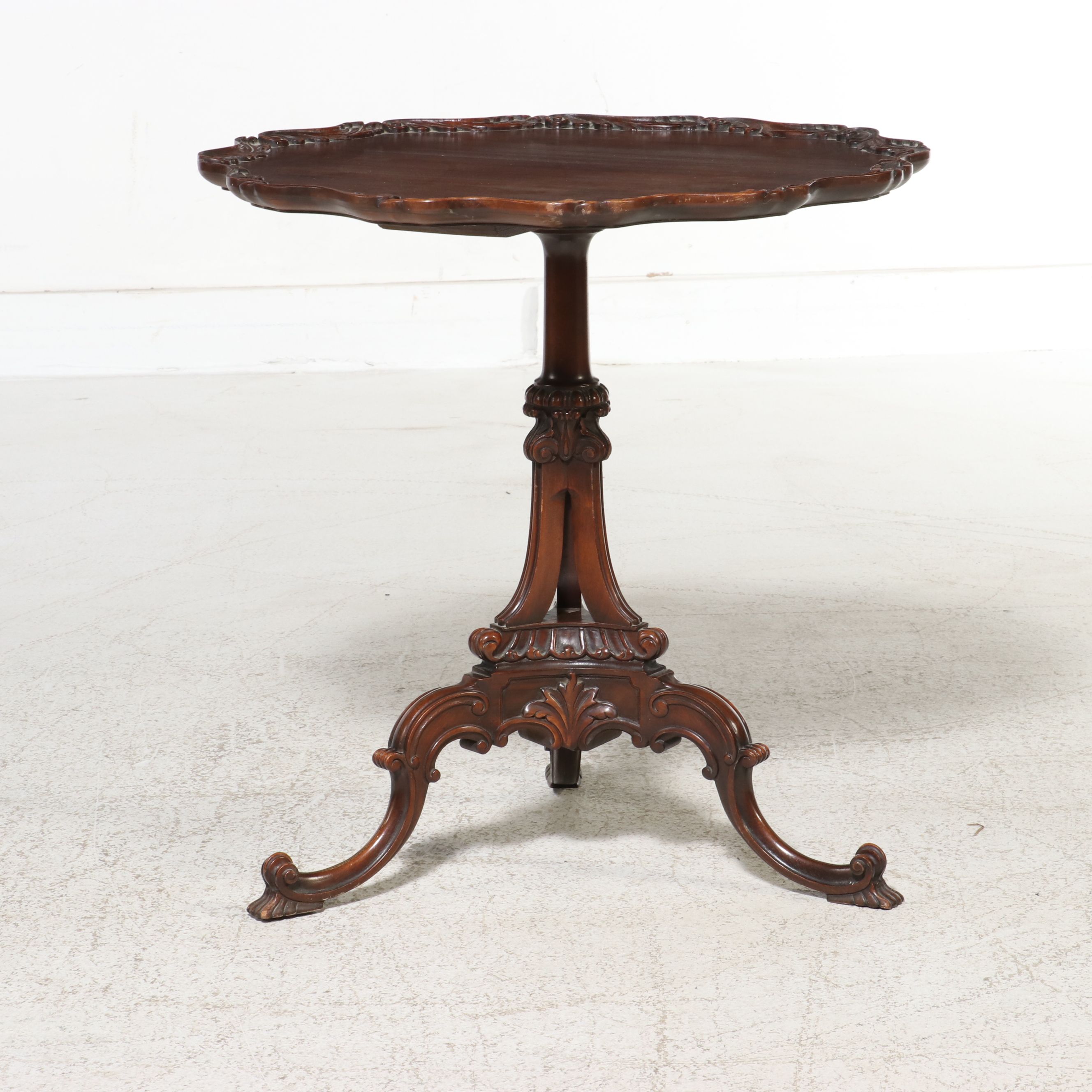 Imperial Furniture Co. Chippendale Style Piecrust Occasional Table, Mid-20th C.