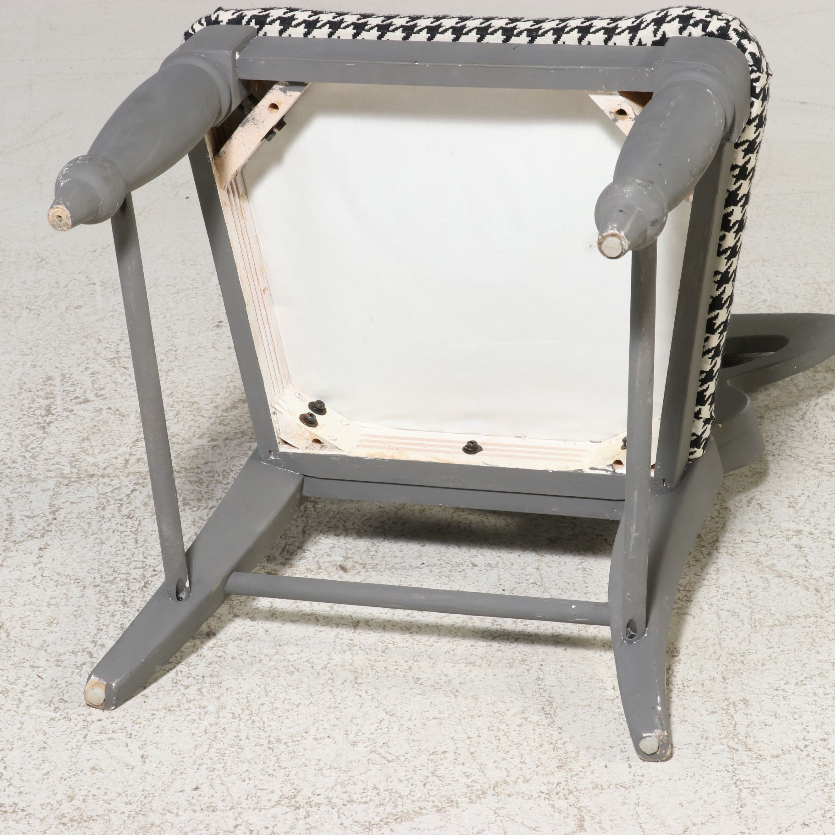 Gustavian Style Painted Scroll-Back Side Chair with Houndstooth Upholstery