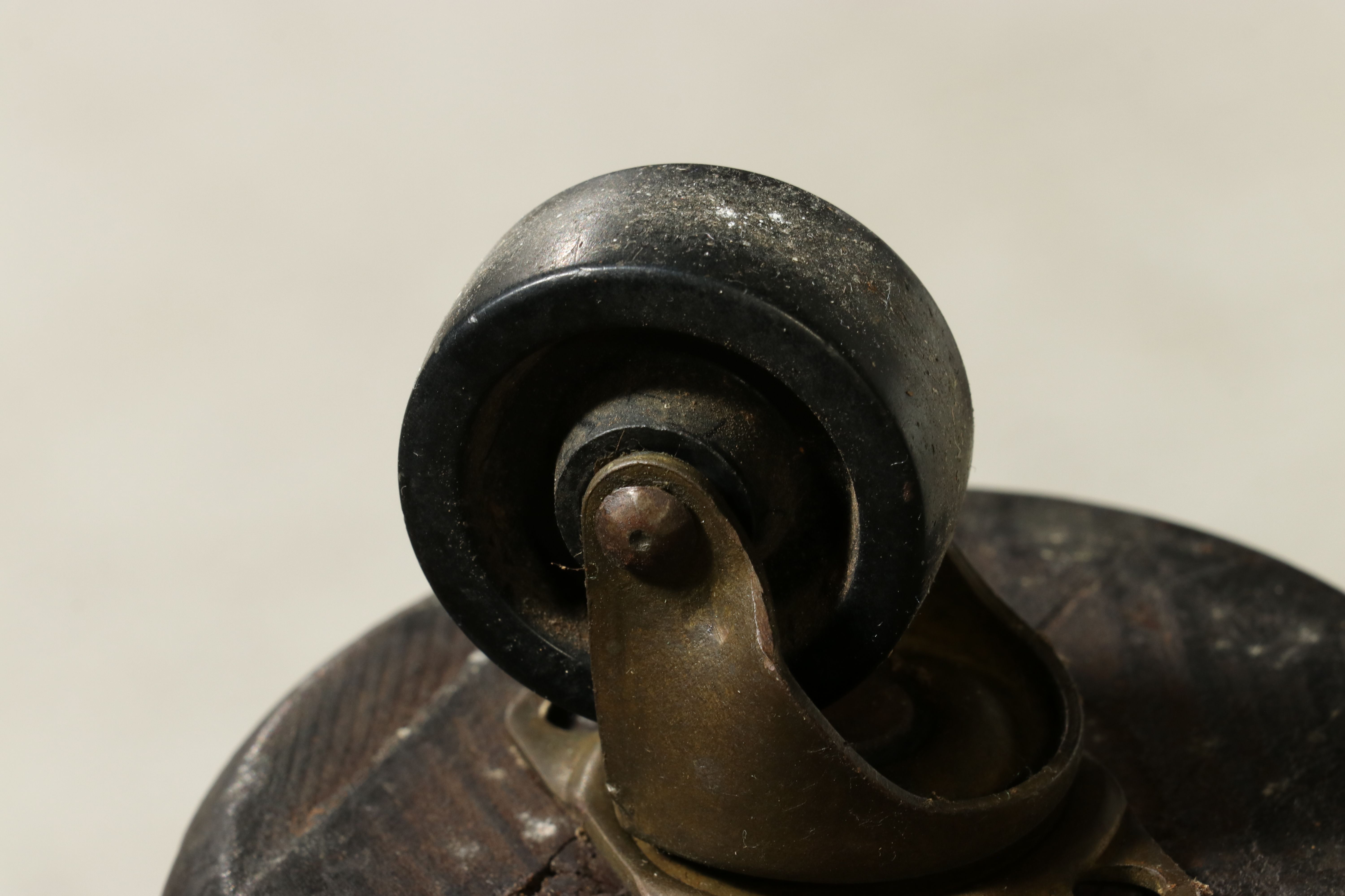 Renaissance Revival Walnut Dining Table, Late 19th to Early 20th Century