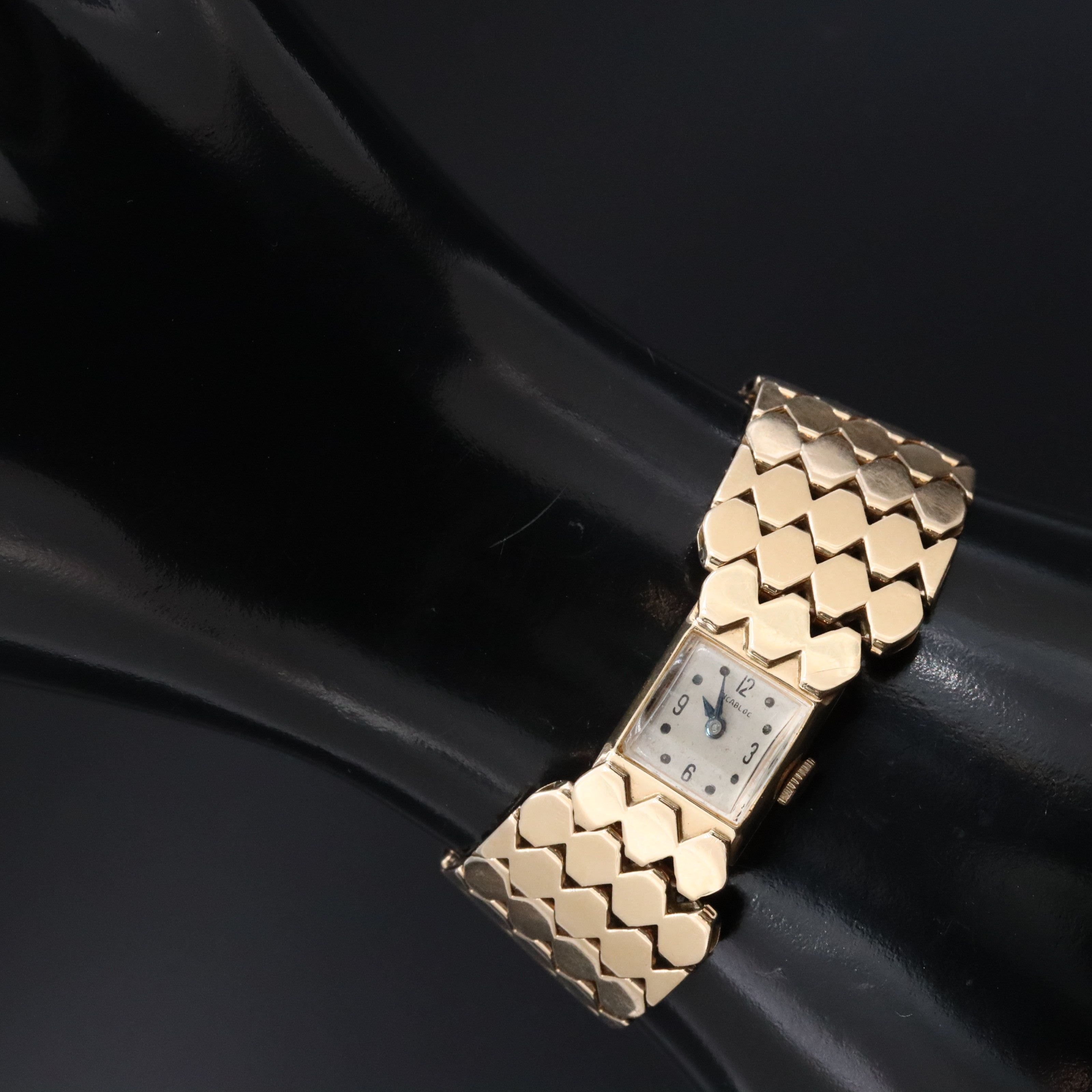 14K Suprecis Incabloc Retro Style Manual Wind Watch