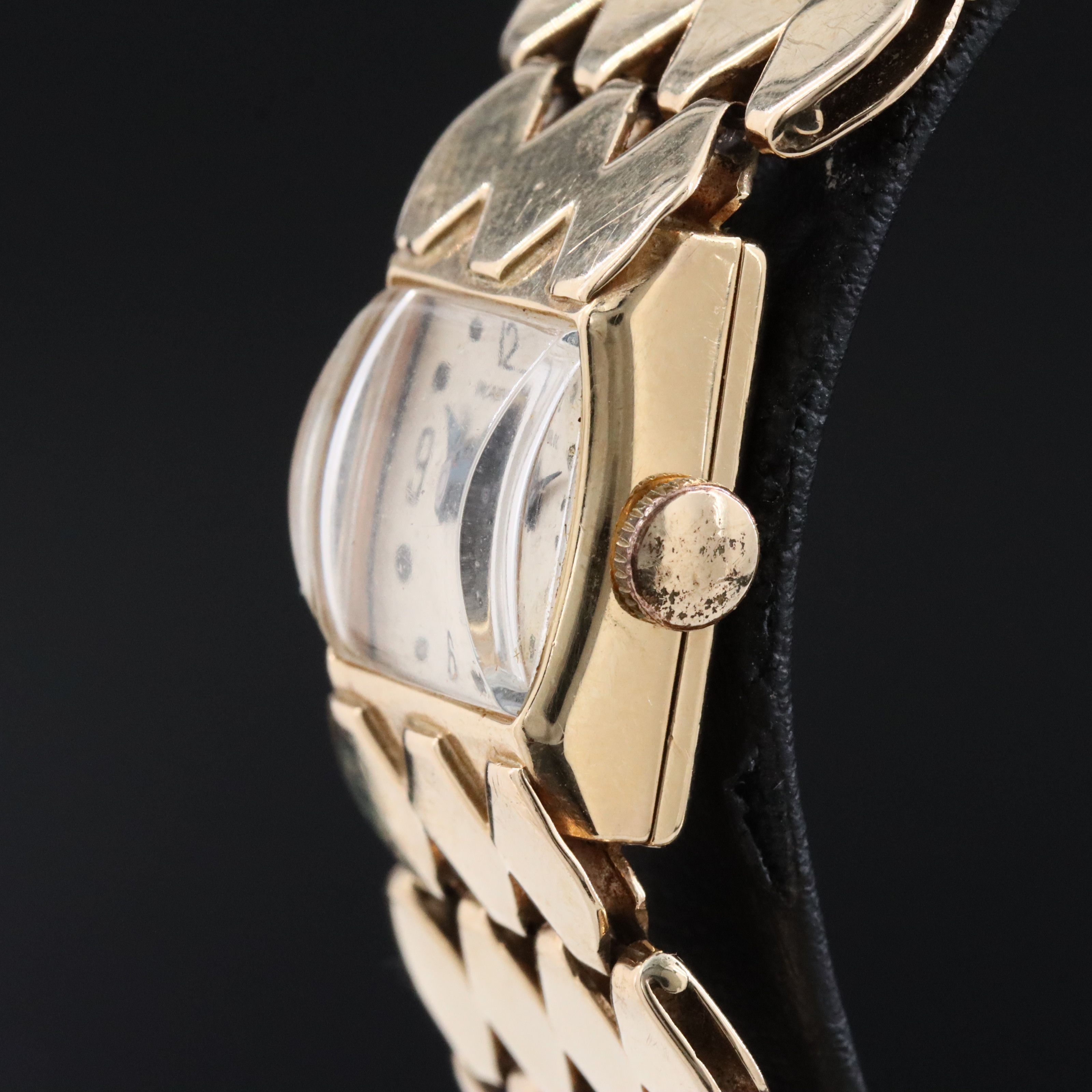 14K Suprecis Incabloc Retro Style Manual Wind Watch