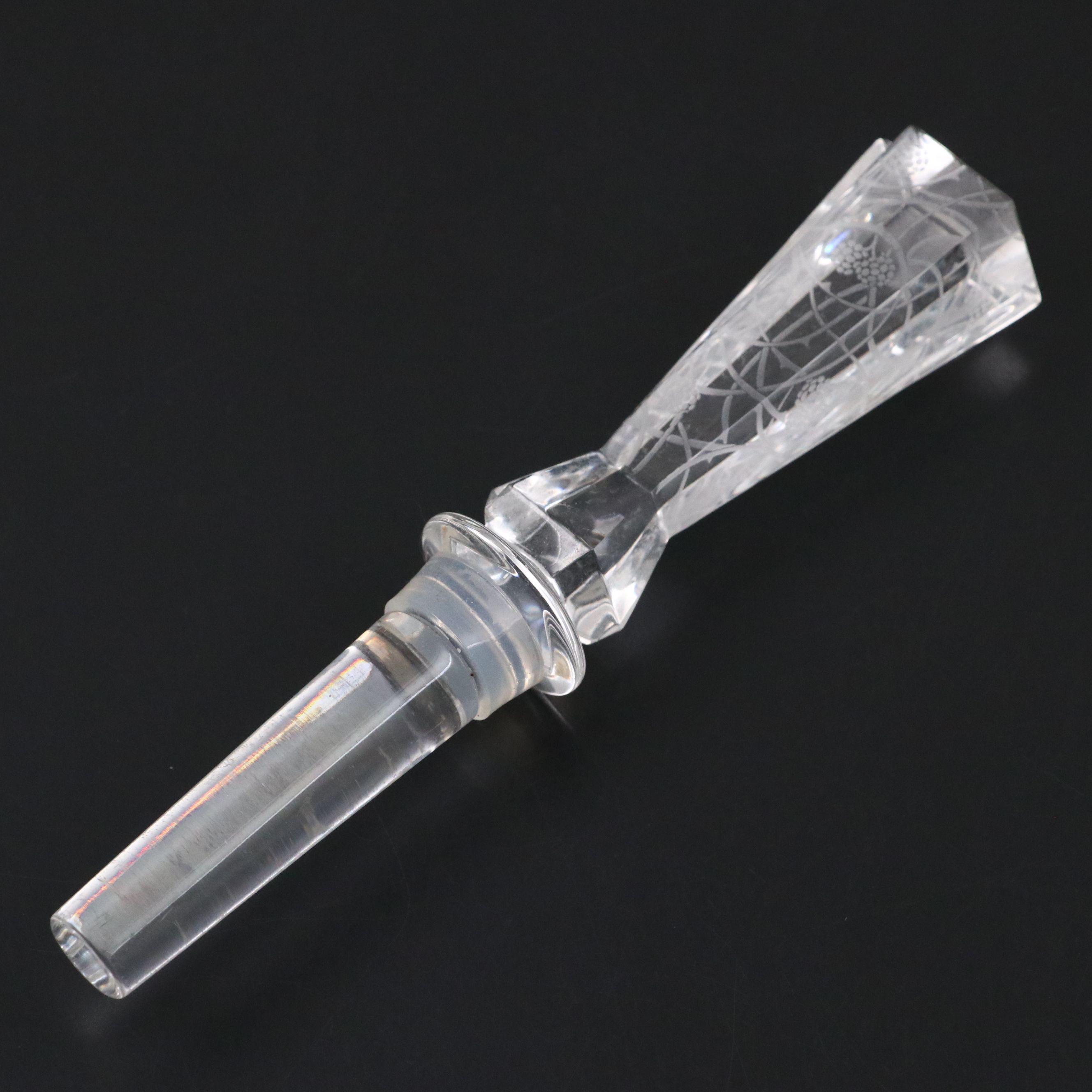 Lalique "Bouchon Mûres" Crystal Wine Bottle Stopper