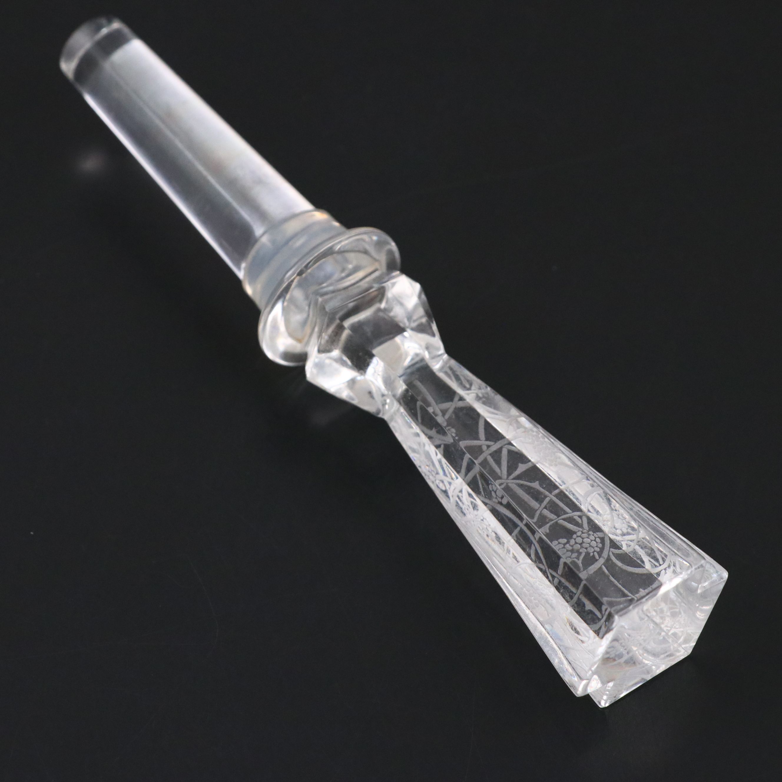 Lalique "Bouchon Mûres" Crystal Wine Bottle Stopper