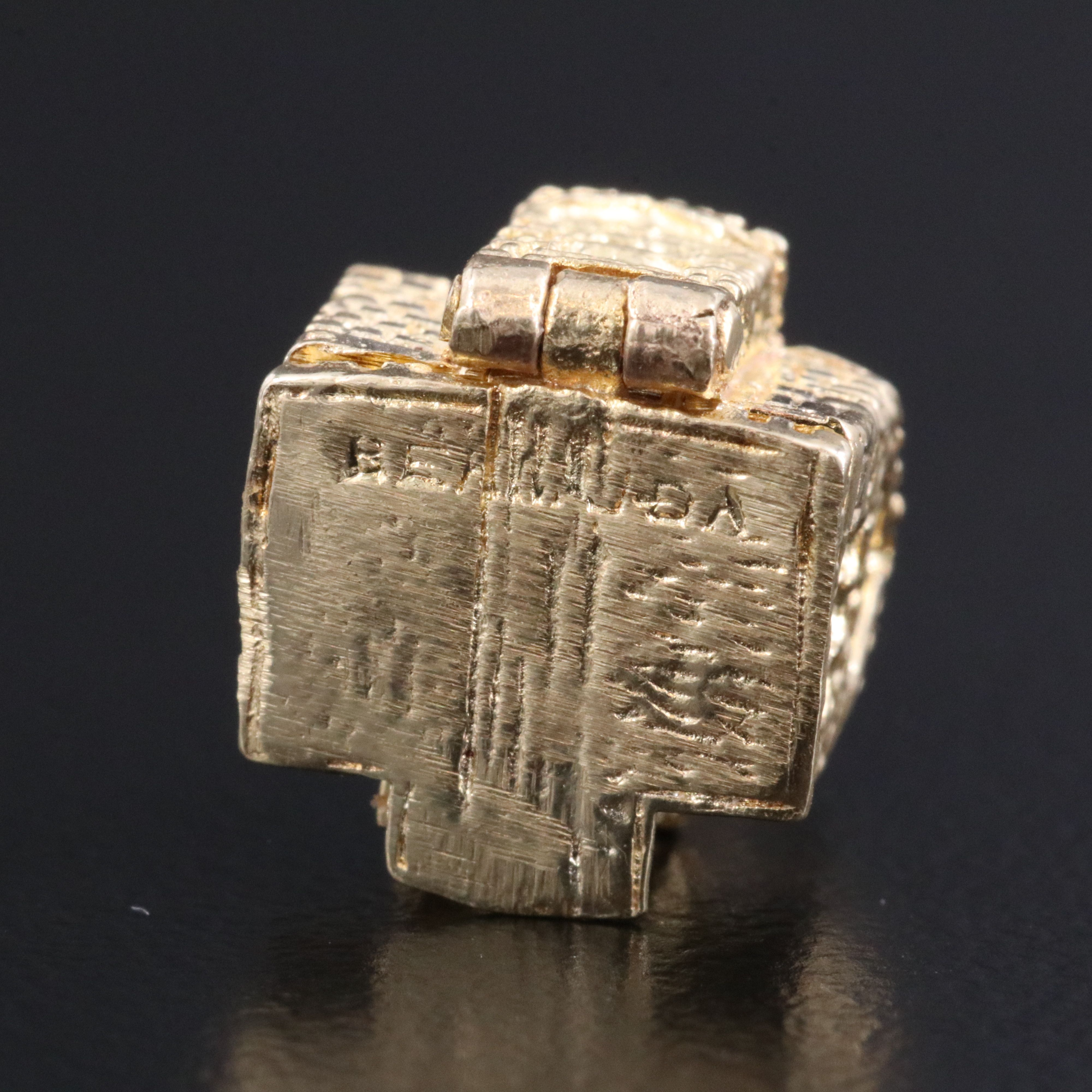 10K Articulated Wedding Chapel Pendant