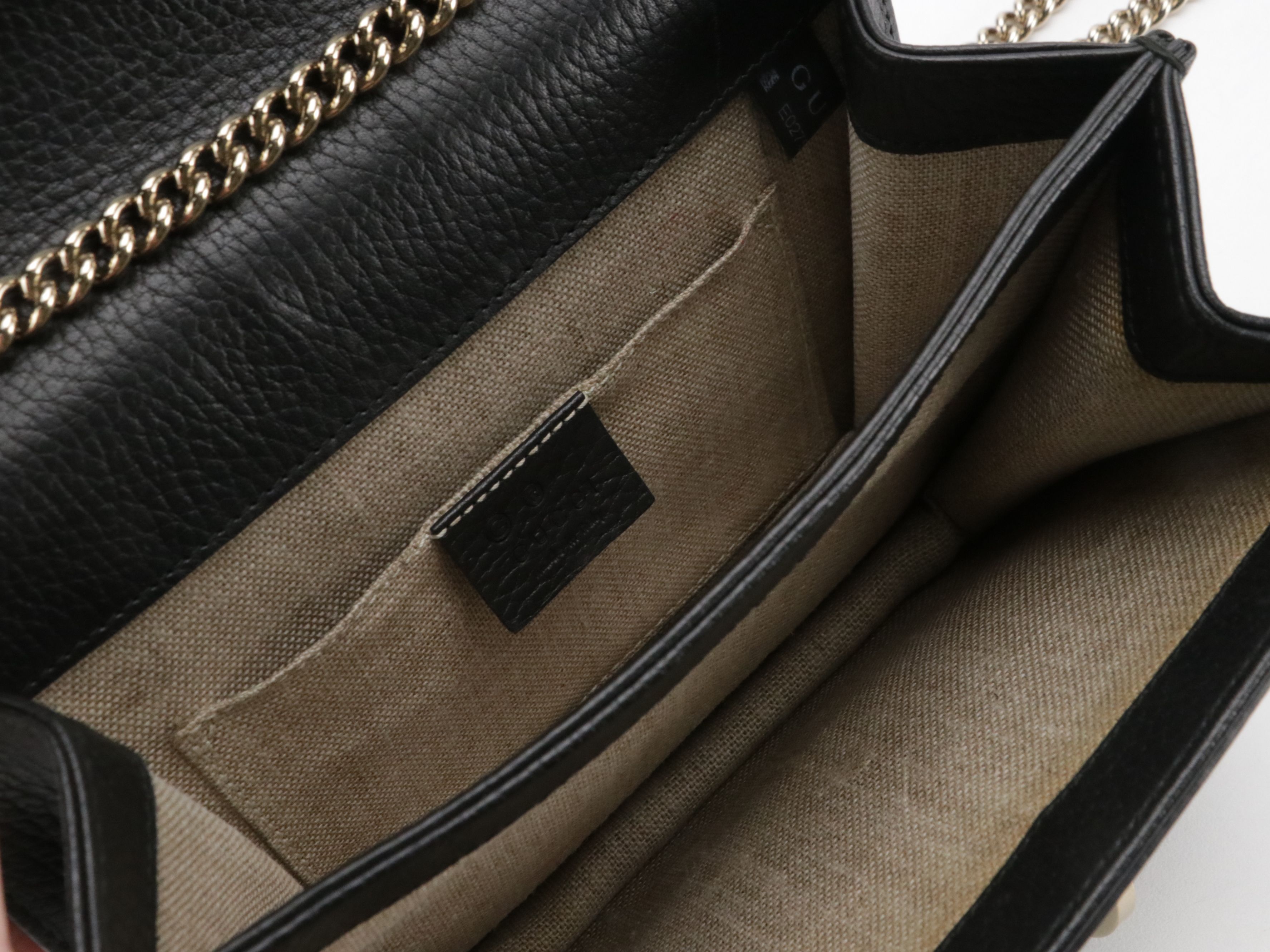 Gucci Interlocking GG Dollar Chain Strap Bag in Black Grained Calfskin Leather