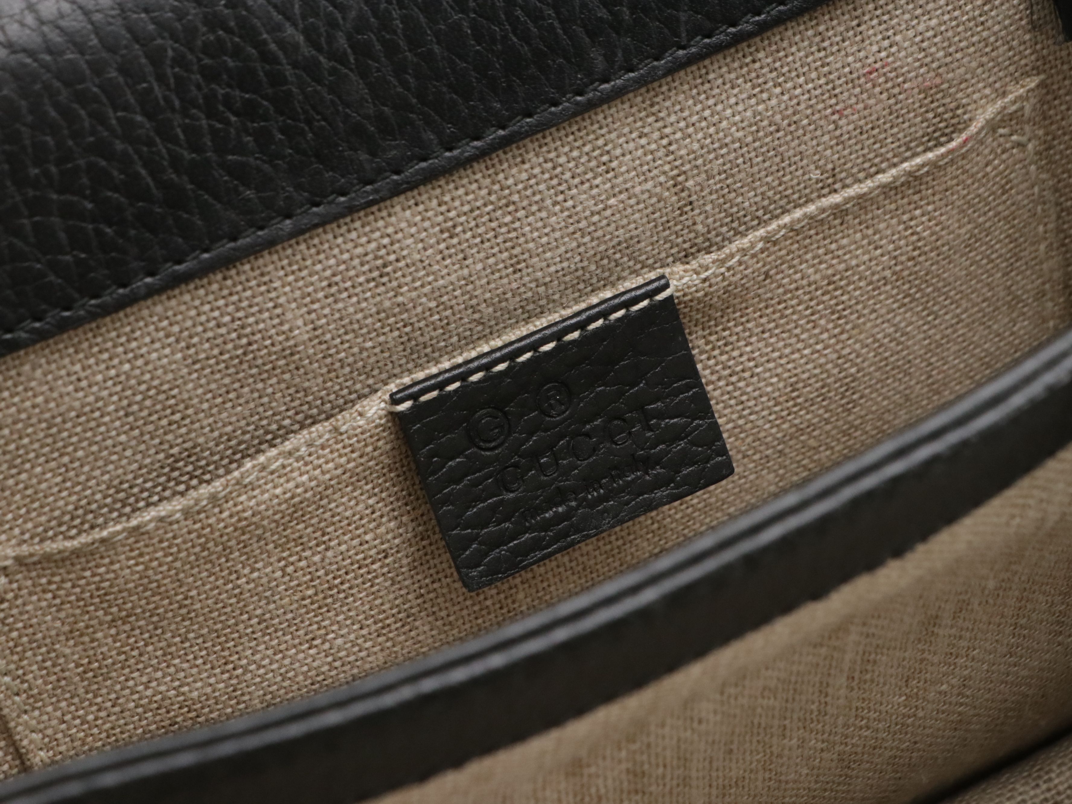 Gucci Interlocking GG Dollar Chain Strap Bag in Black Grained Calfskin Leather