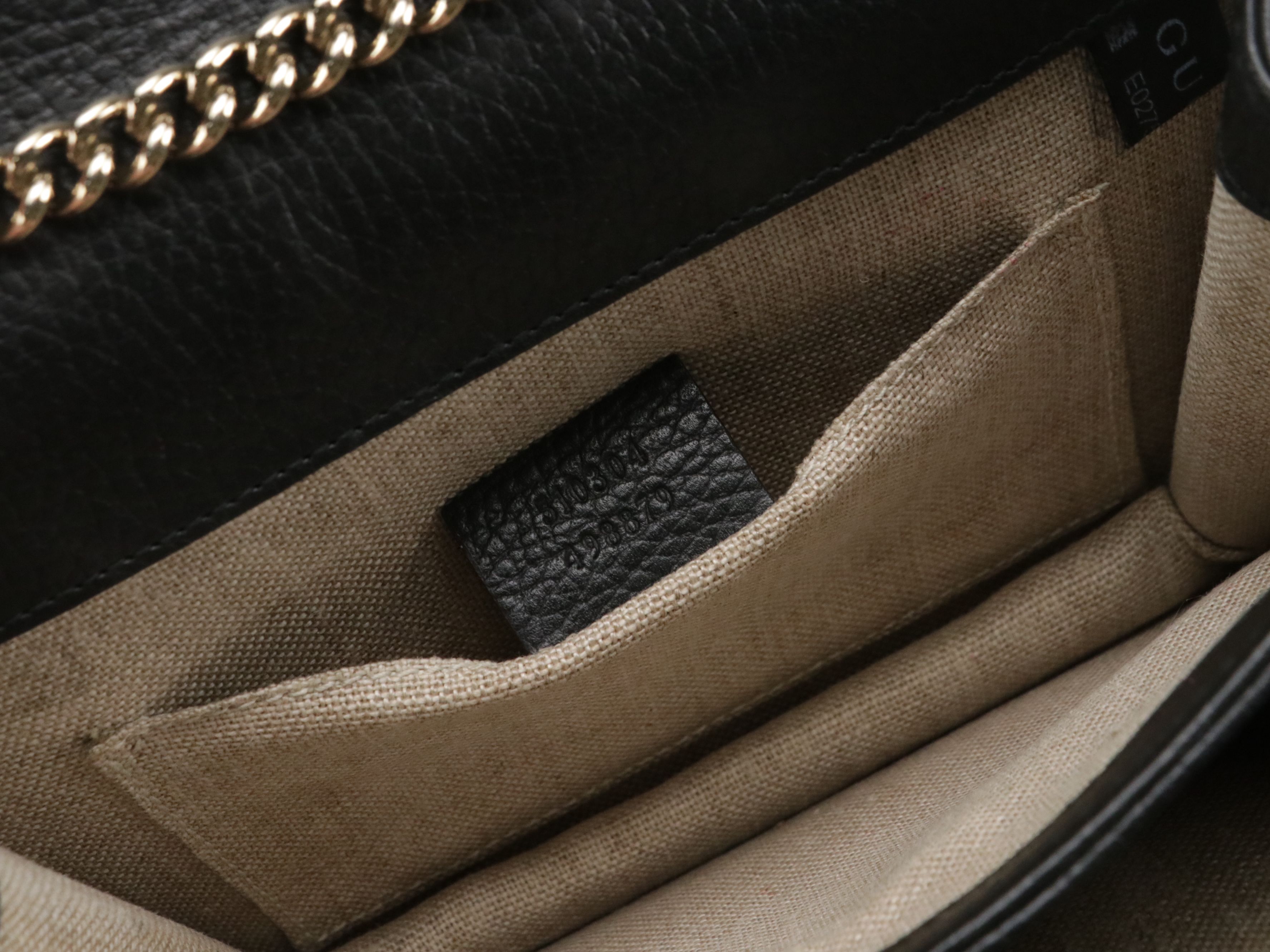 Gucci Interlocking GG Dollar Chain Strap Bag in Black Grained Calfskin Leather