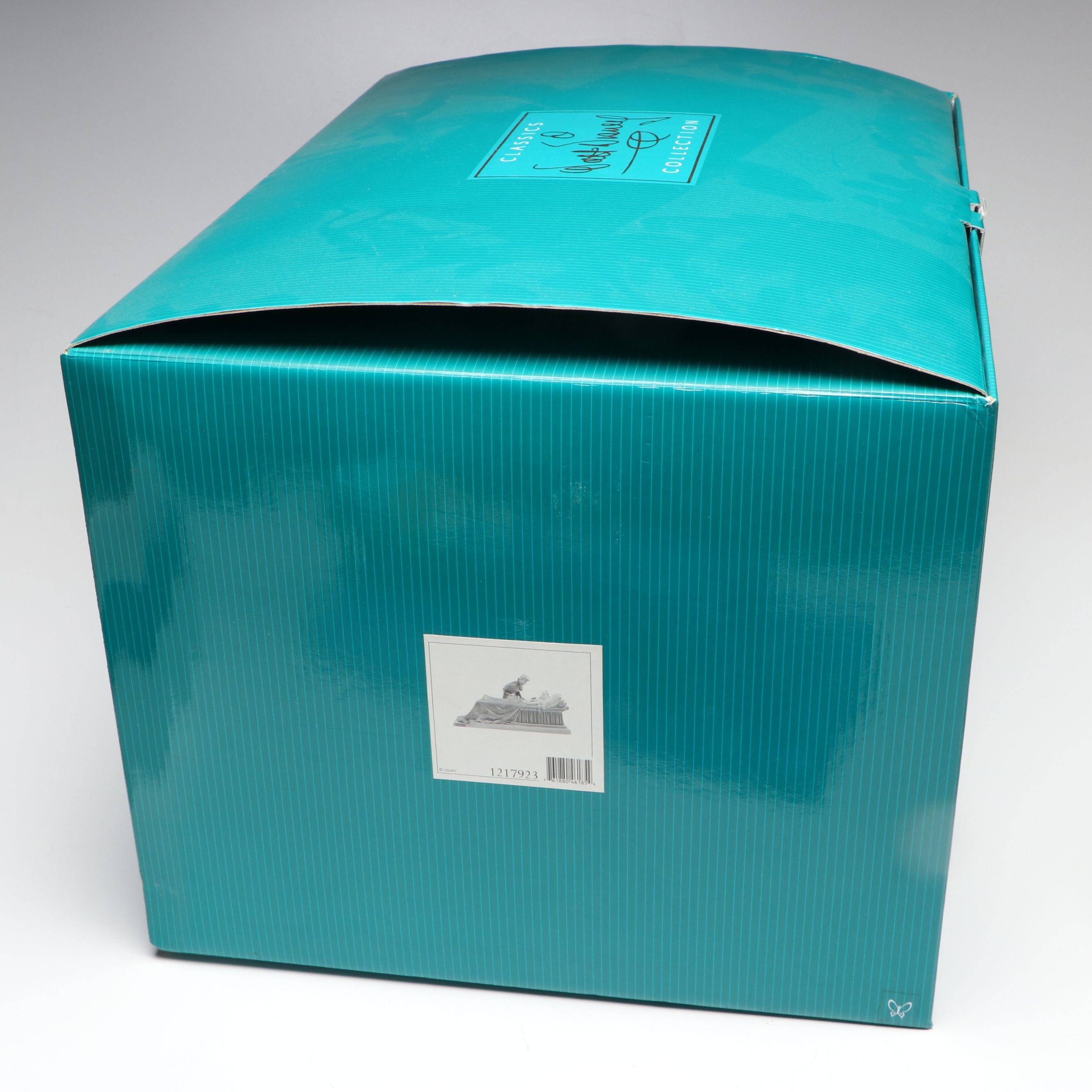 Walt Disney Classics Collection "Love's First Kiss" Figural Scene