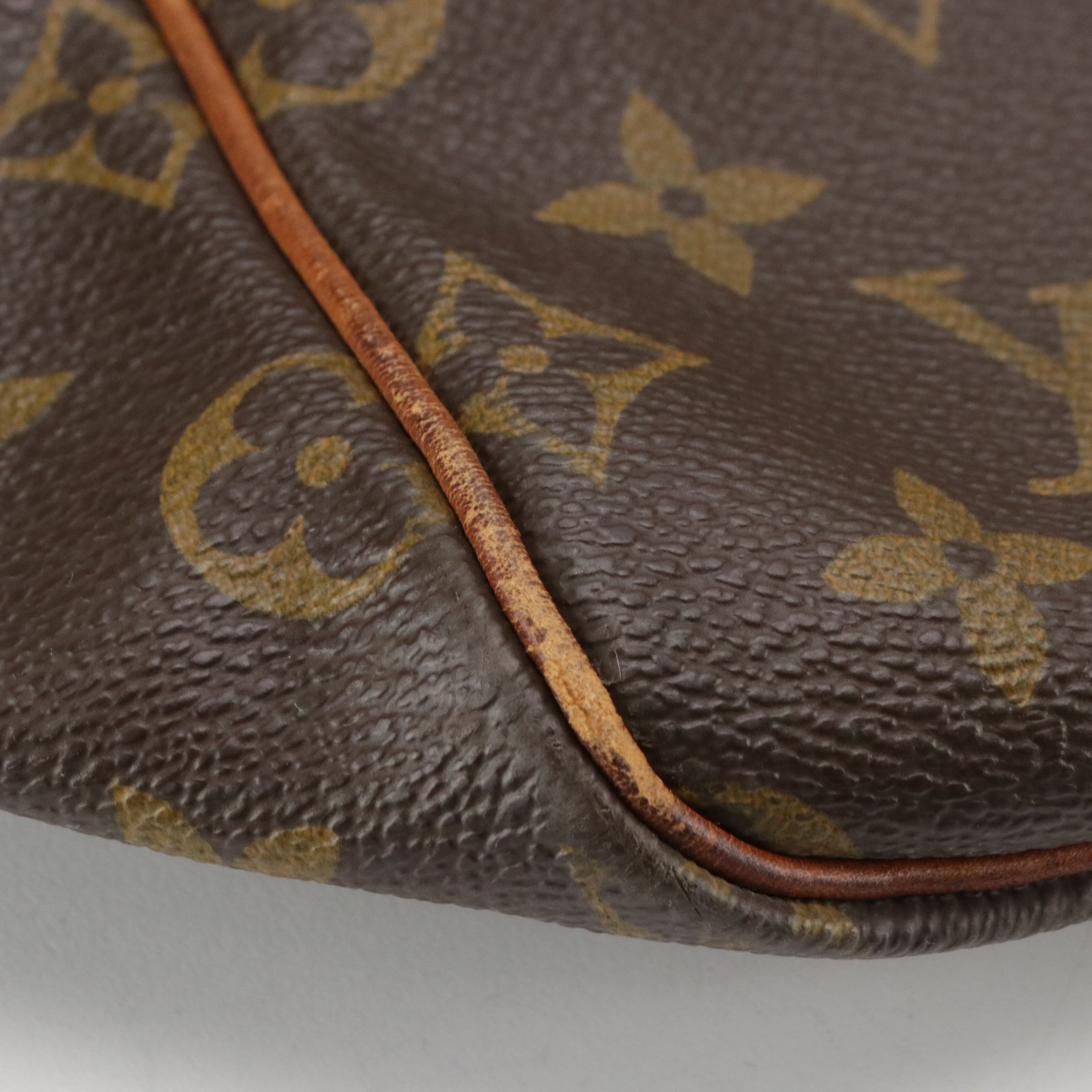 Louis Vuitton Vintage Keepall 55 Duffle Bag in Monogram Canvas and Leather