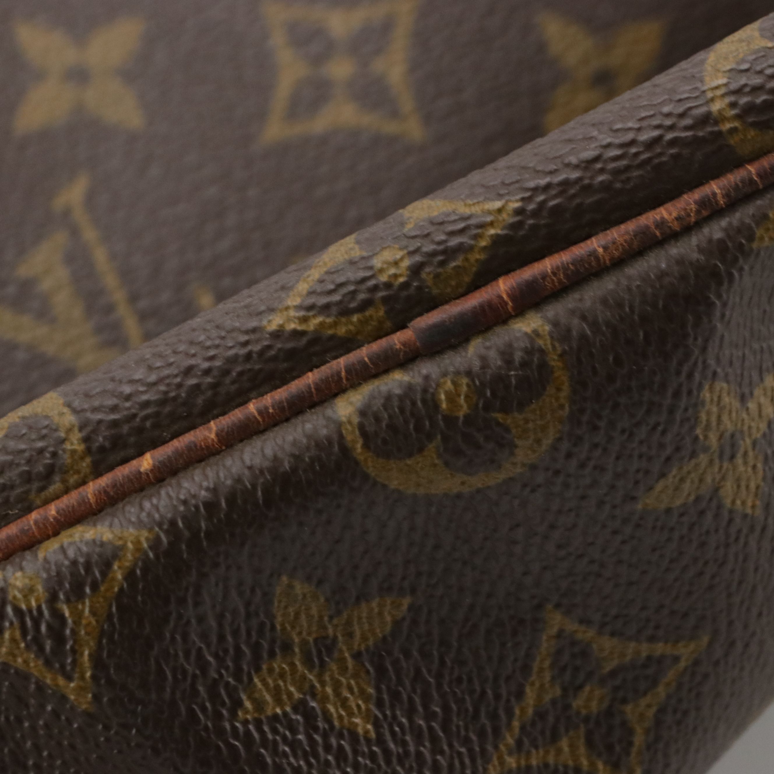 Louis Vuitton Vintage Keepall 55 Duffle Bag in Monogram Canvas and Leather