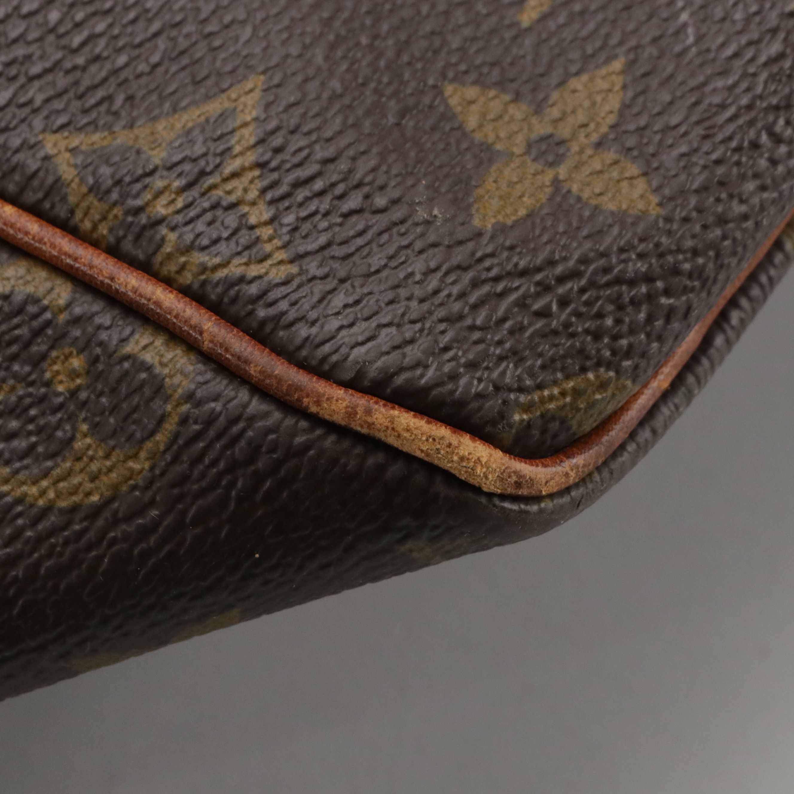 Louis Vuitton Vintage Keepall 55 Duffle Bag in Monogram Canvas and Leather