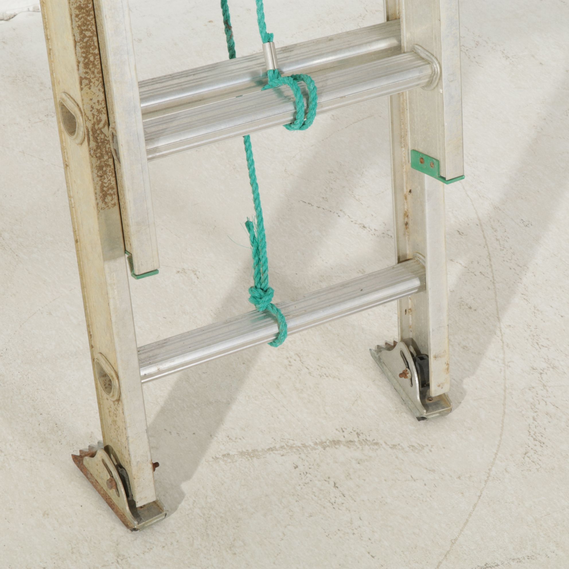 Werner Aluminum Model D1220-2 Extension Ladder