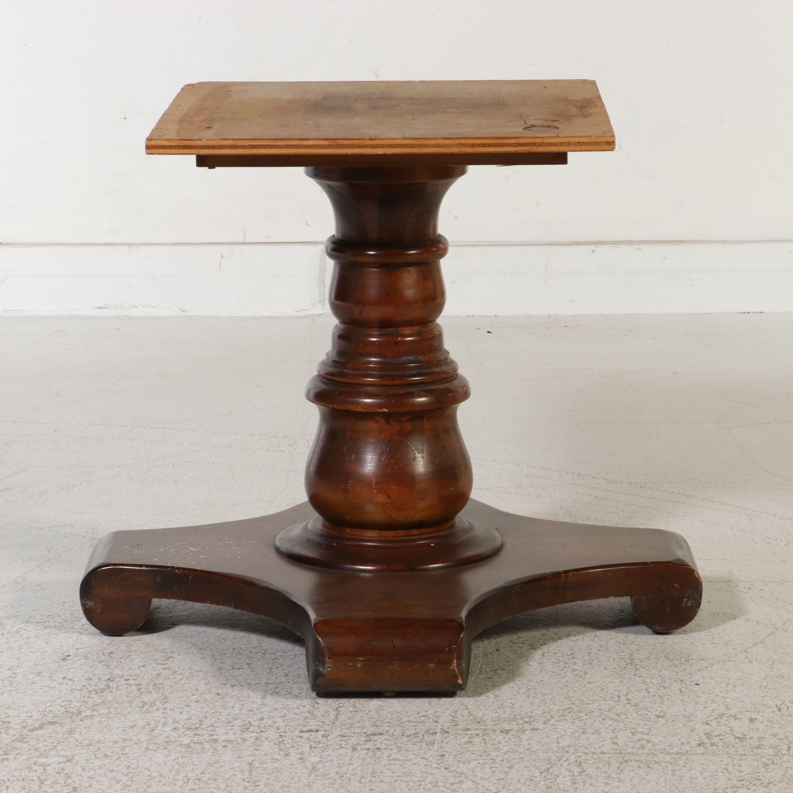 American Empire Mahogany Pedestal Dining Table with Six Parsons-Style Chairs