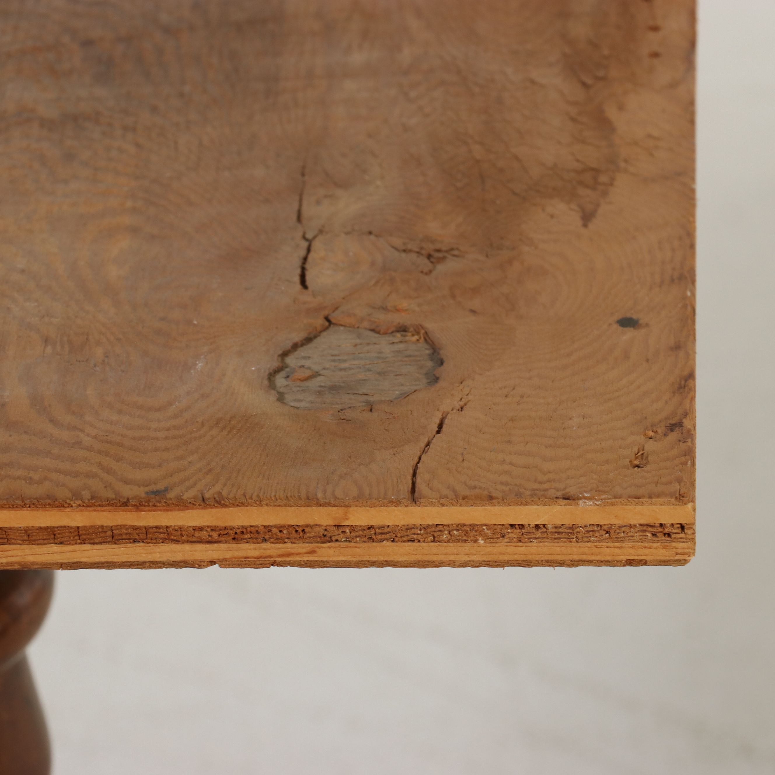 American Empire Mahogany Pedestal Dining Table with Six Parsons-Style Chairs