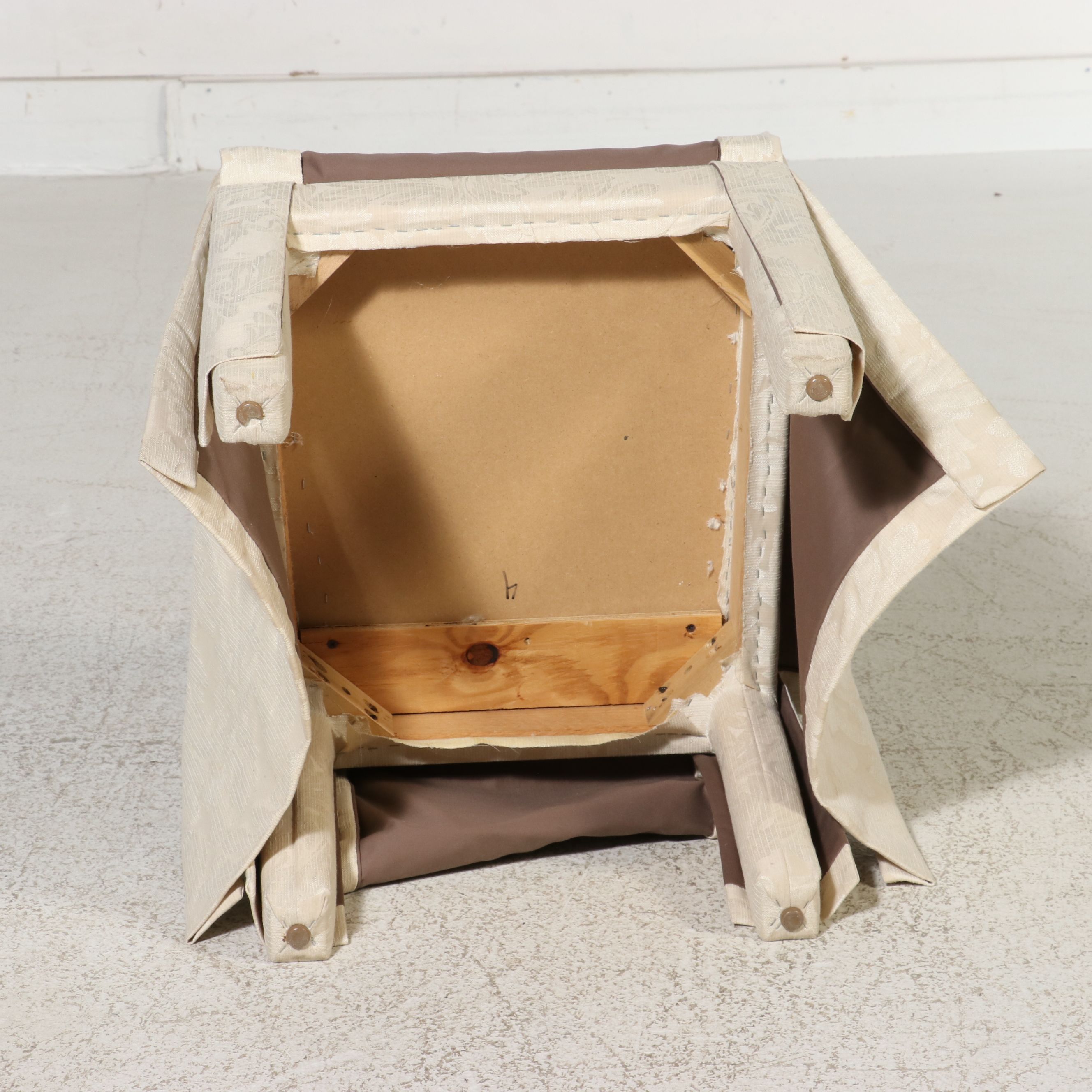 American Empire Mahogany Pedestal Dining Table with Six Parsons-Style Chairs