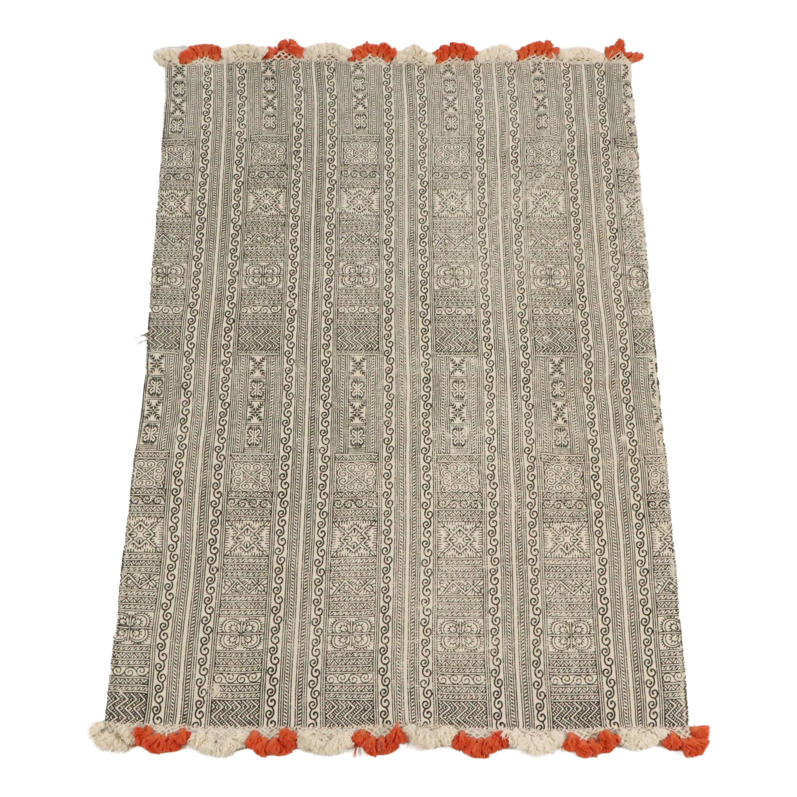4' x 6'4 Machine Made Patterned Flat Weave Area Rug