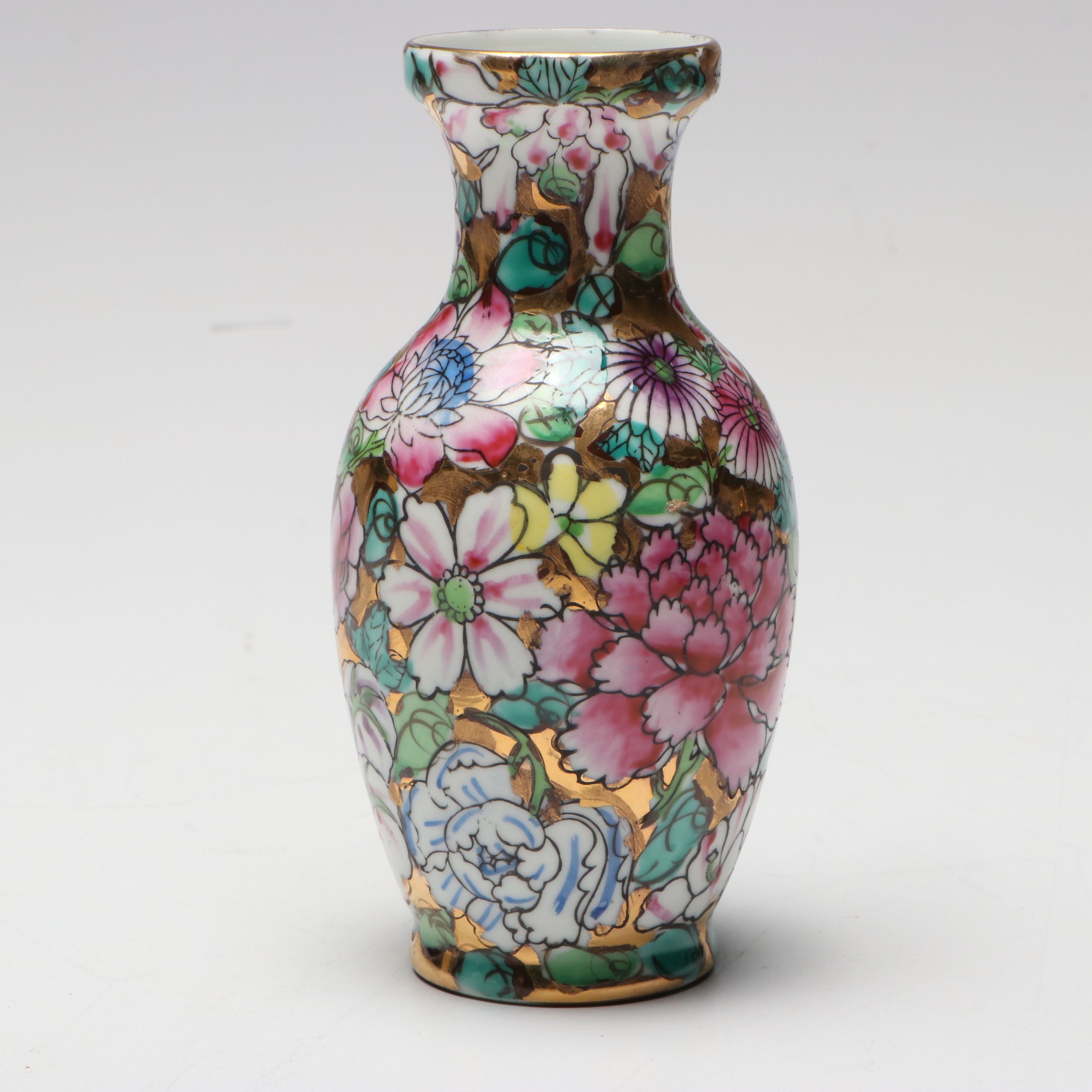 Chinese Rose Medallion Porcelain Bowl & "Thousand Flowers" Vase on Wood Bases