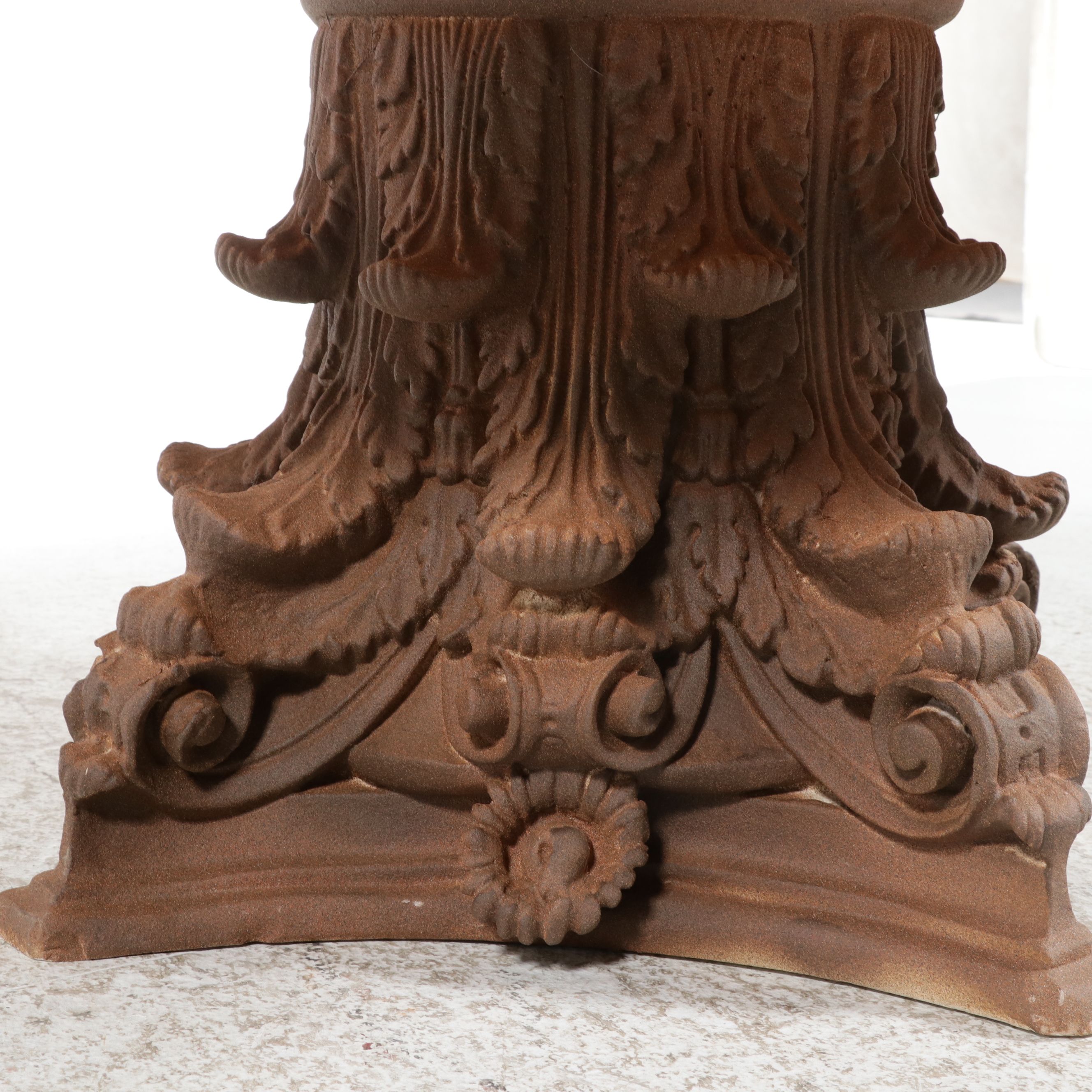 Round Center Table with Corinthian Capital Base, Late 20th/Early 21st Century
