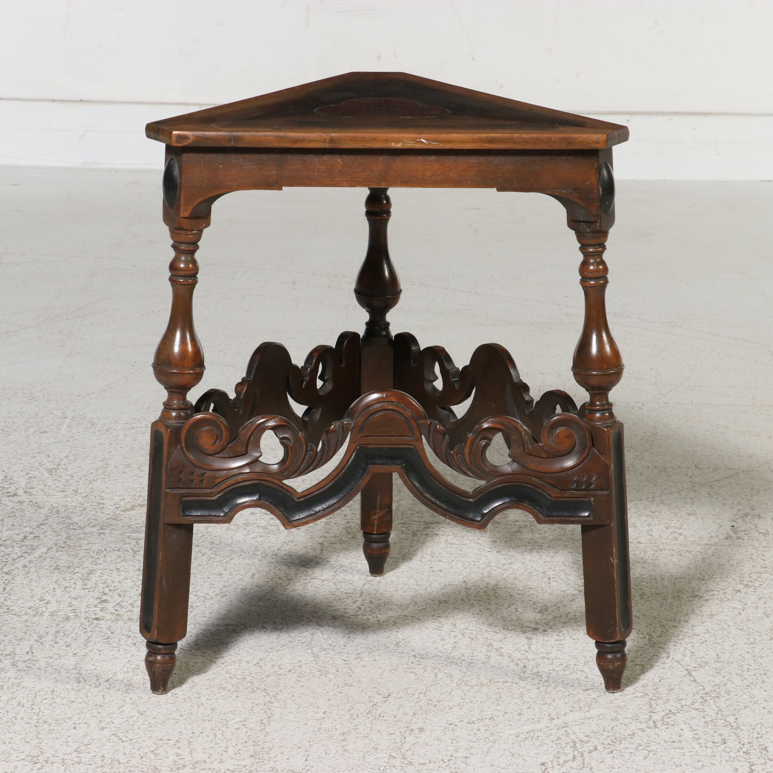 Kittinger William & Mary Revival Walnut Triangular Corner Table